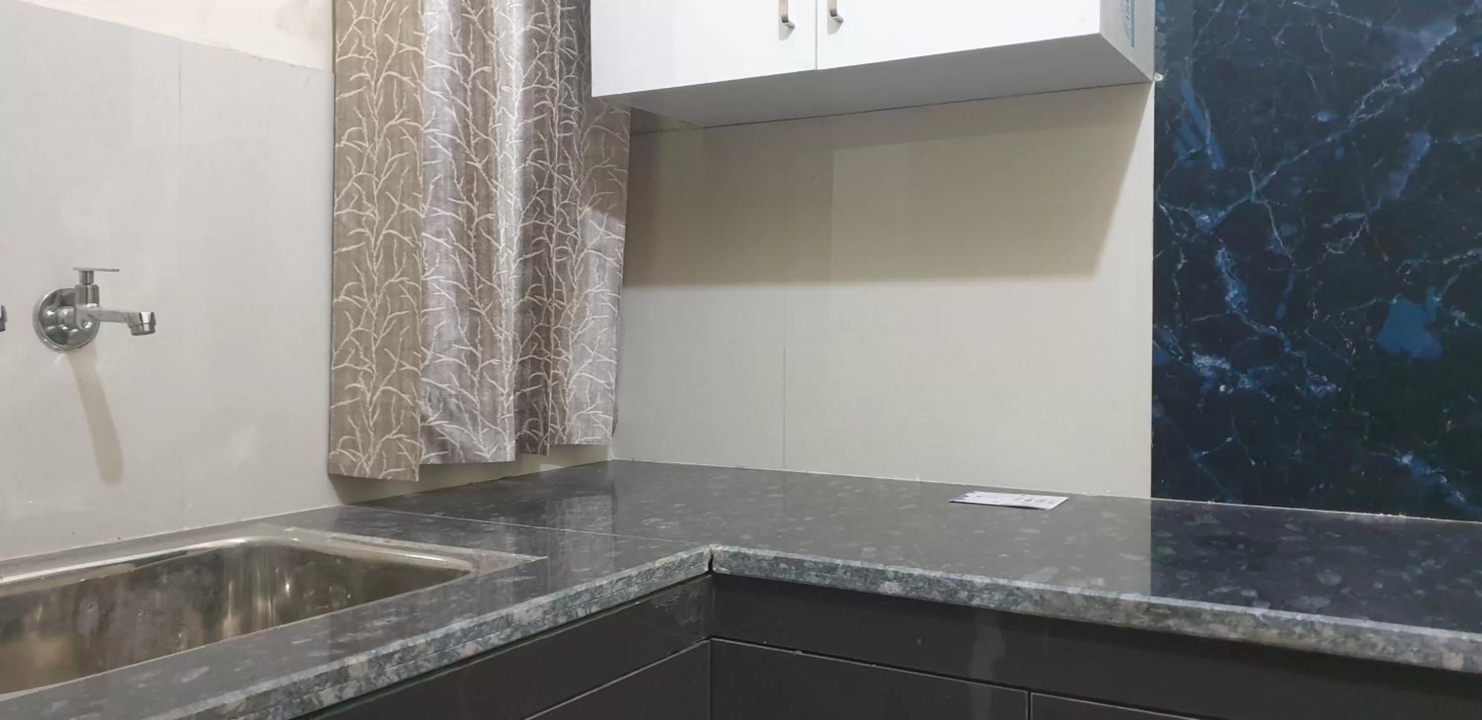 Kitchen or kitchenette, Kitchen/Kitchenette in Maple Leaf Hotel