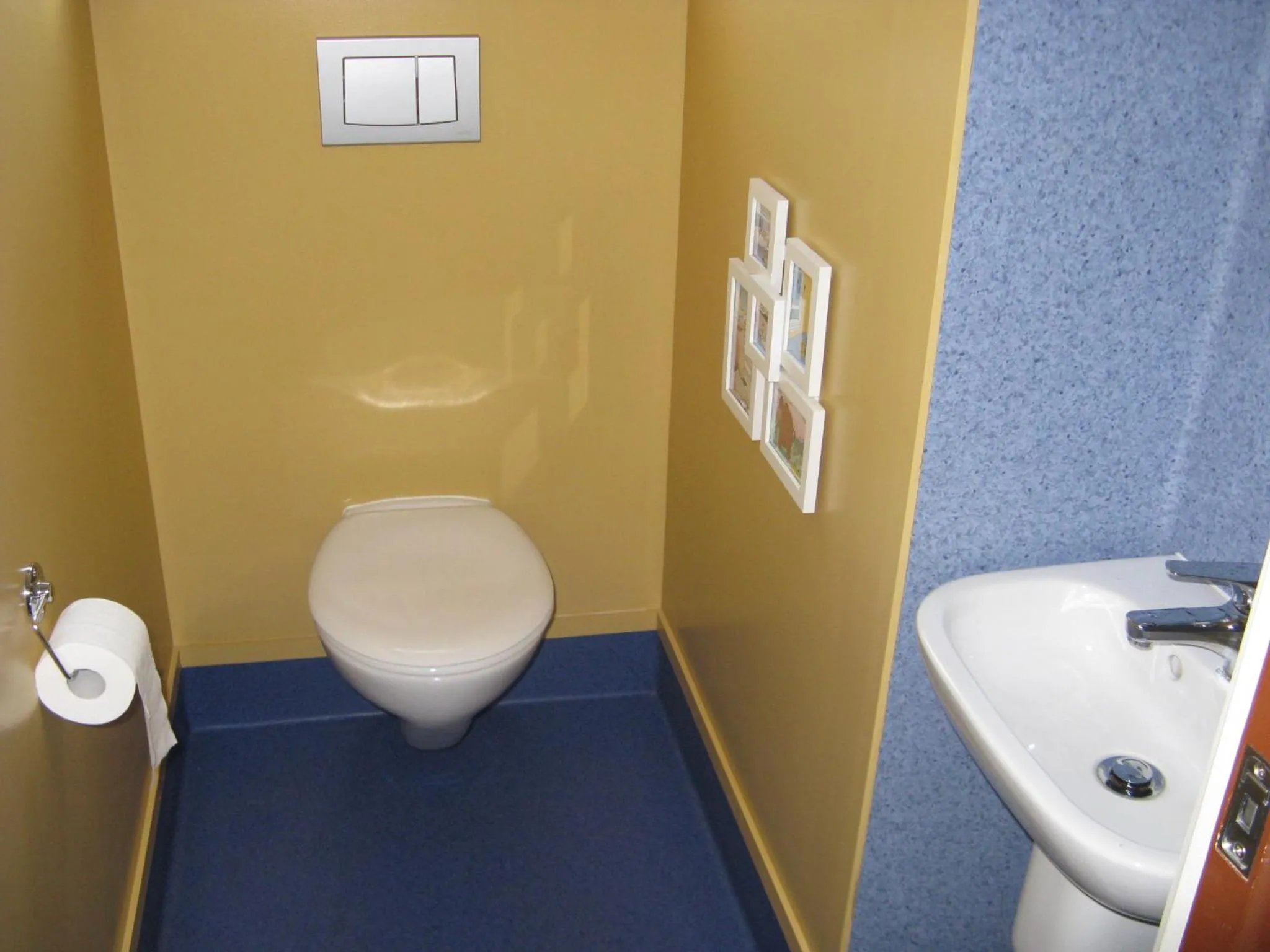 Bathroom in The Bug Backpackers