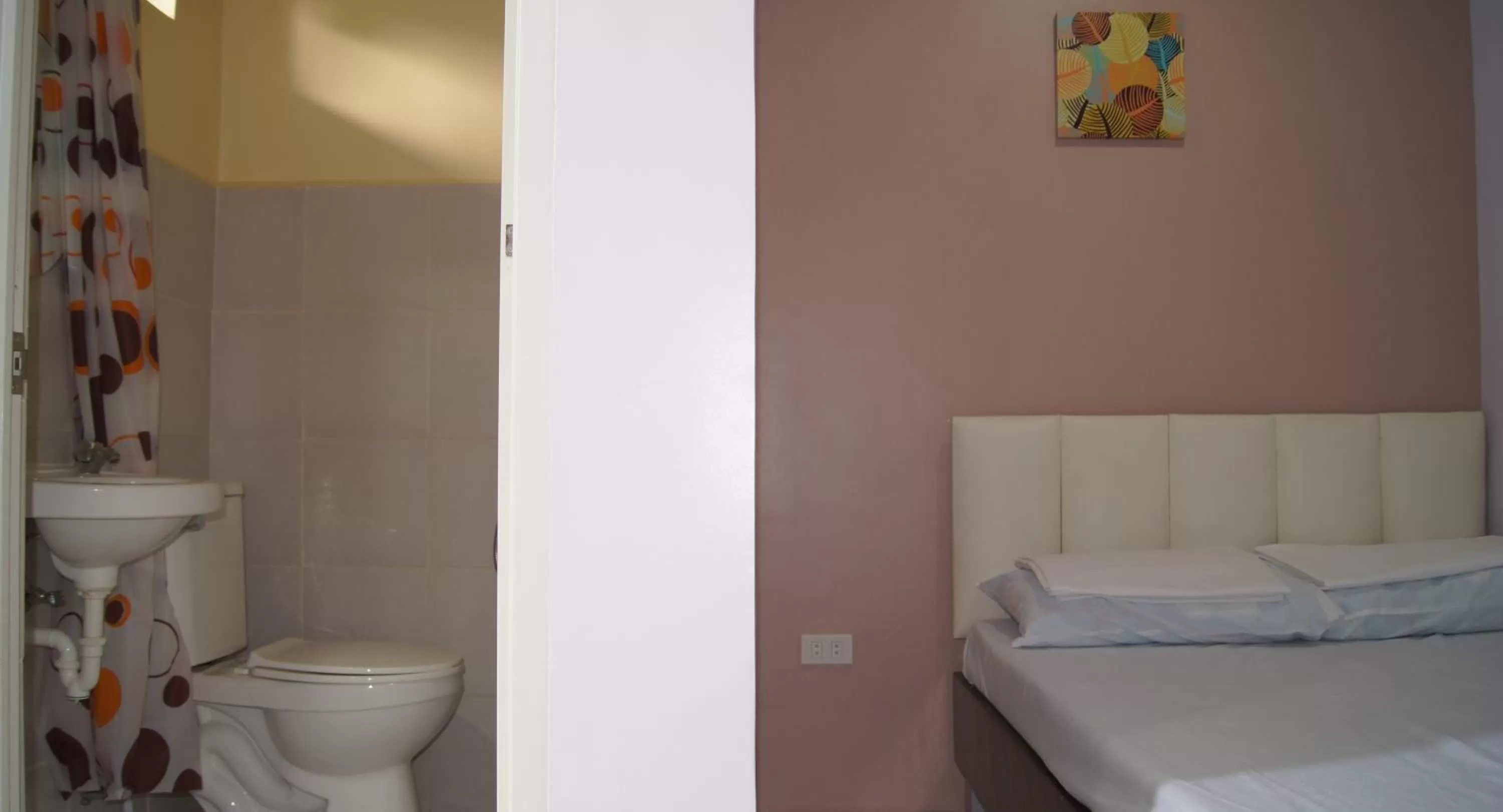 Bathroom, Bed in StayLite