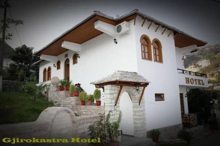 Facade/entrance in Hotel Gjirokastra