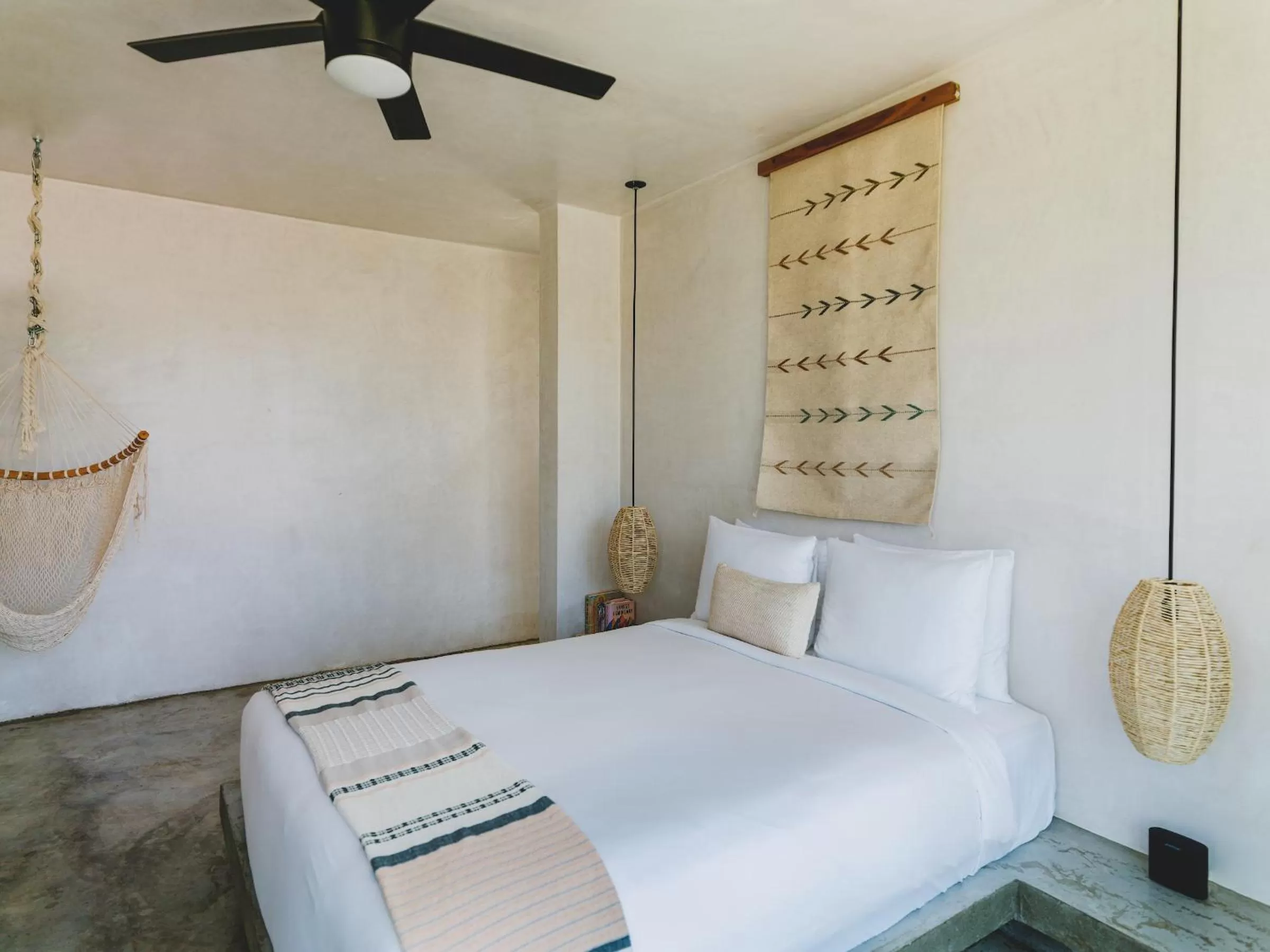 Bed in Drift San Jose del Cabo, a Member of Design Hotels