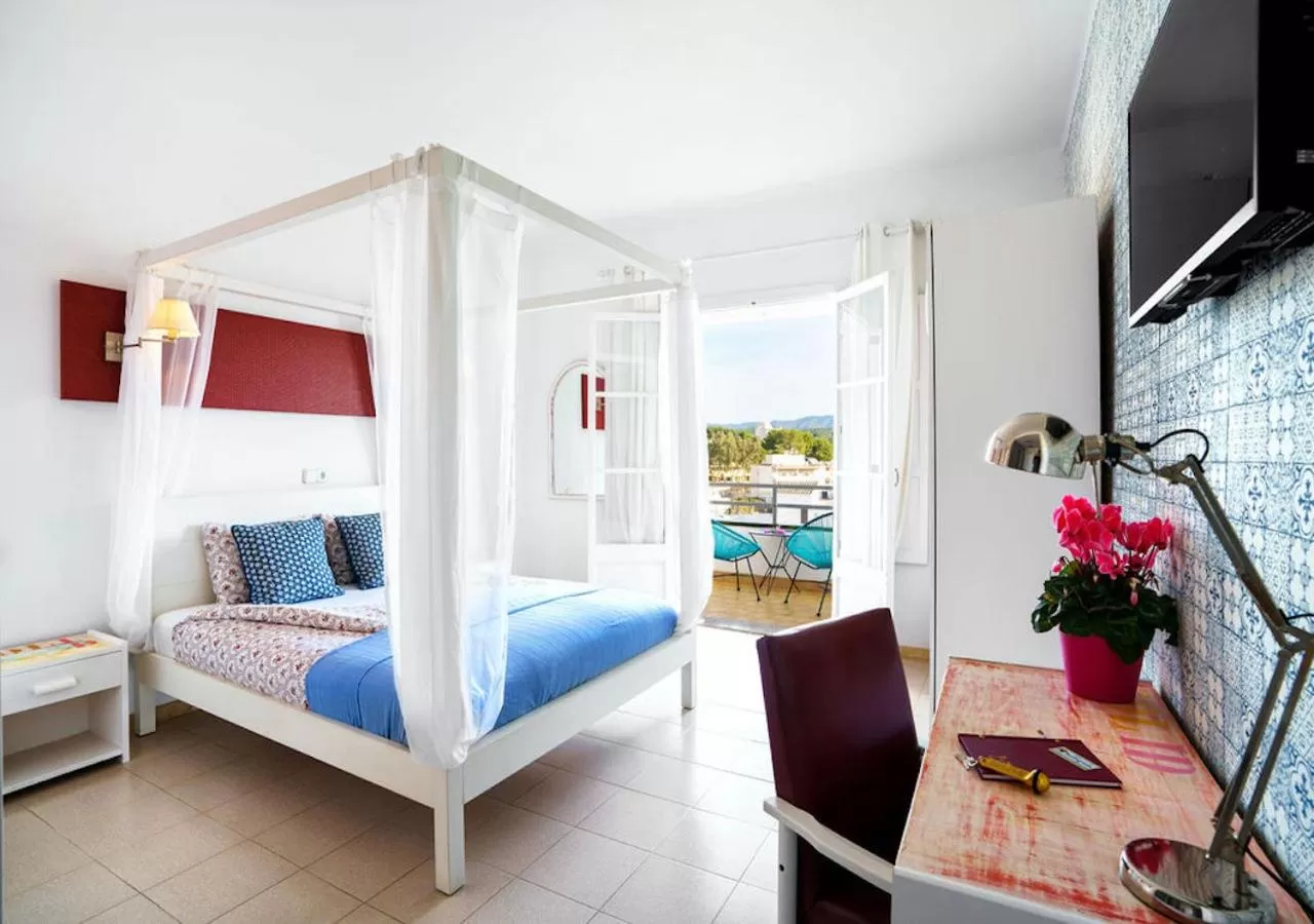 Bed in Bella Colina I Vintage Hotel 1953