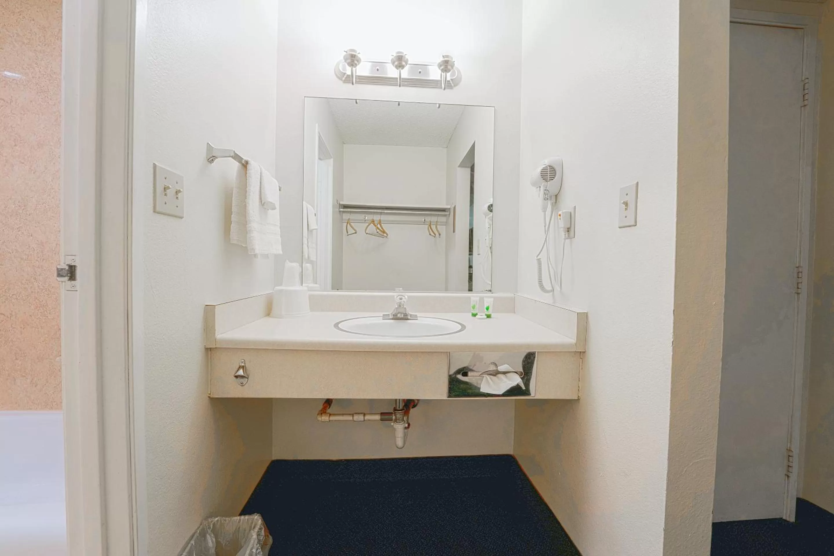 Bathroom in Royal Plaza Inn