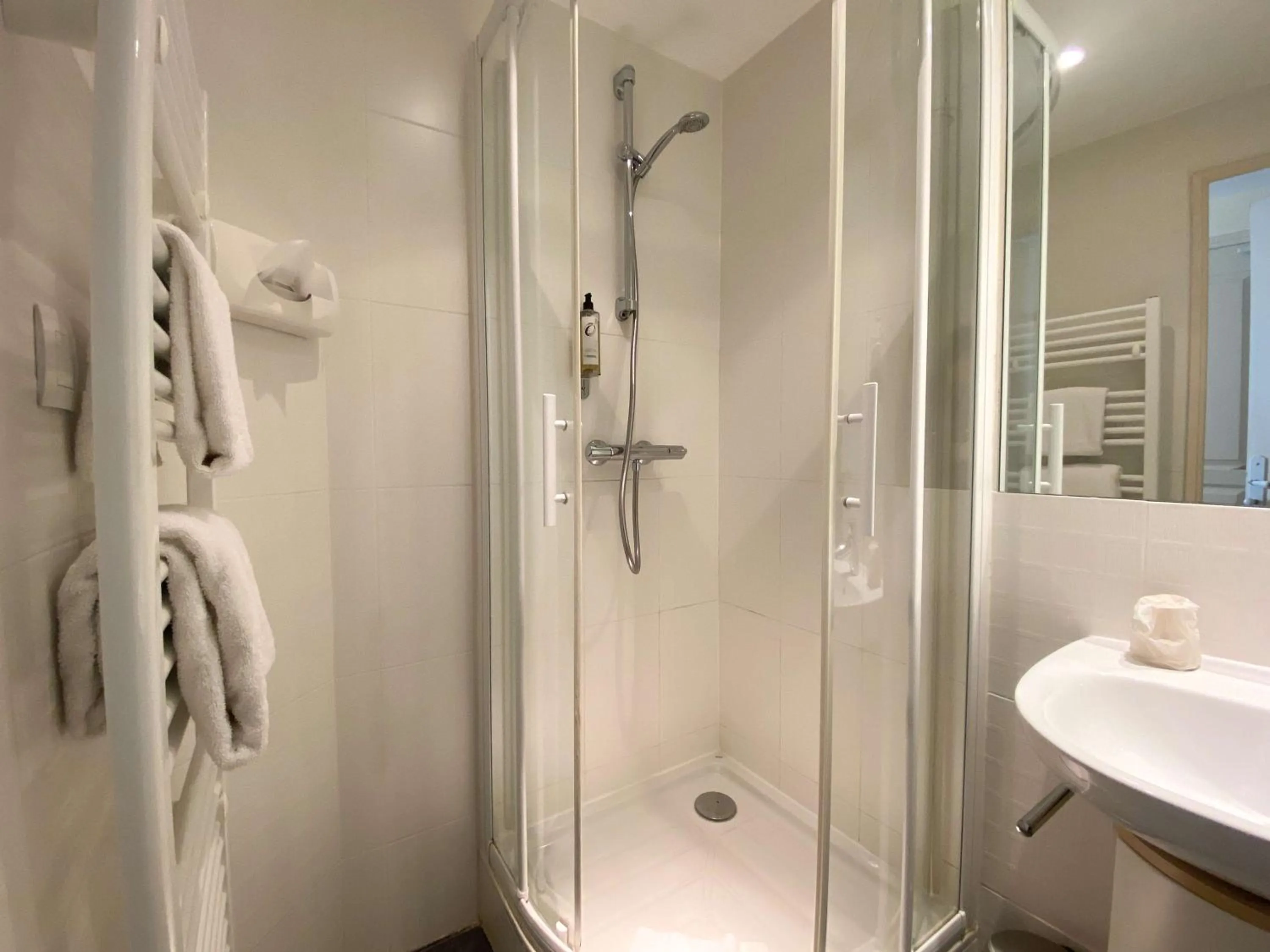 Bathroom in Hotel Le Sevigne - Sure Hotel Collection by Best Western