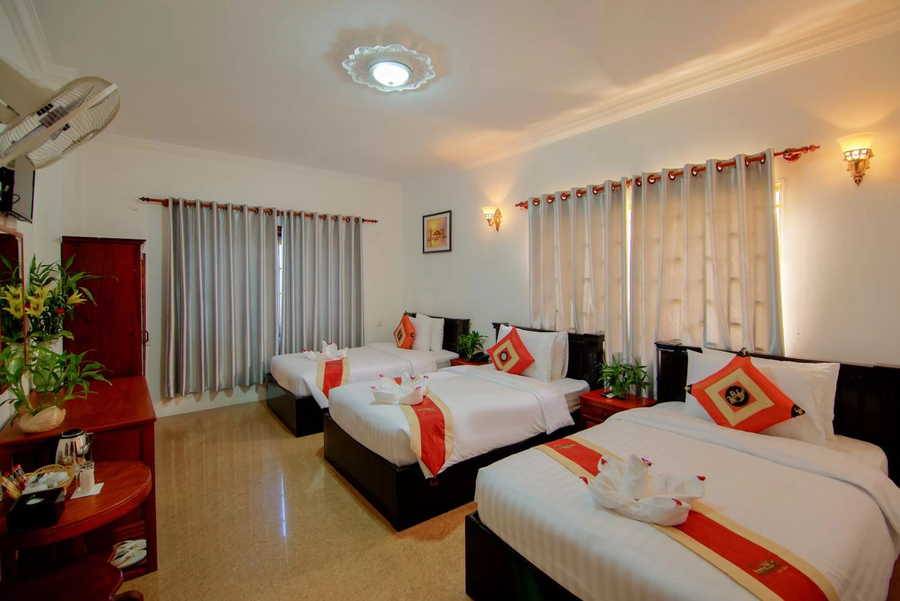 Photo of the whole room, Bed in Bou Phanith Villa