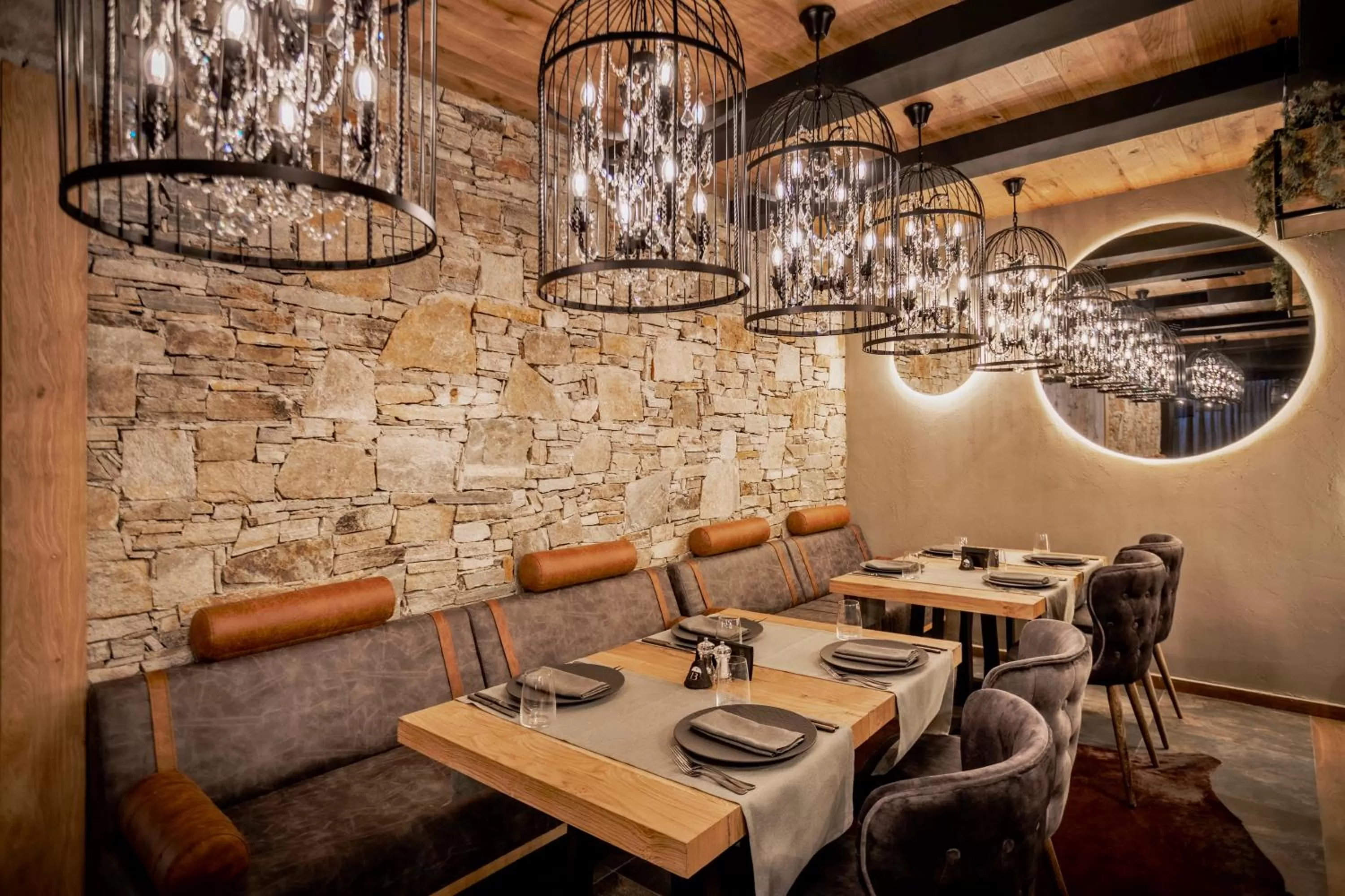 Restaurant/places to eat in Kashmir Wellness & SPA Hotel Adults Only