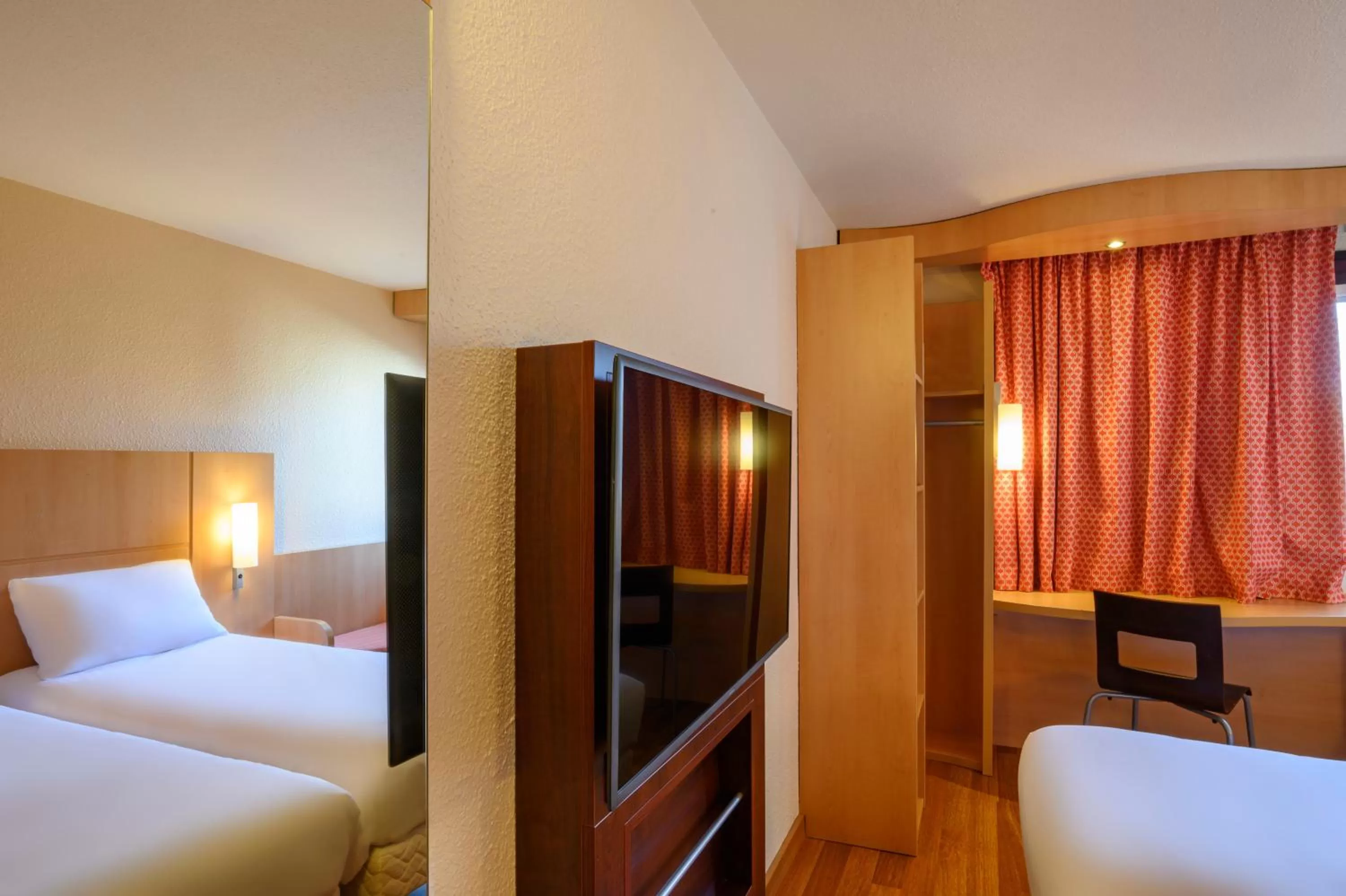 Standard Twin Room in B&B HOTEL Le Mans Centre Cathédrale