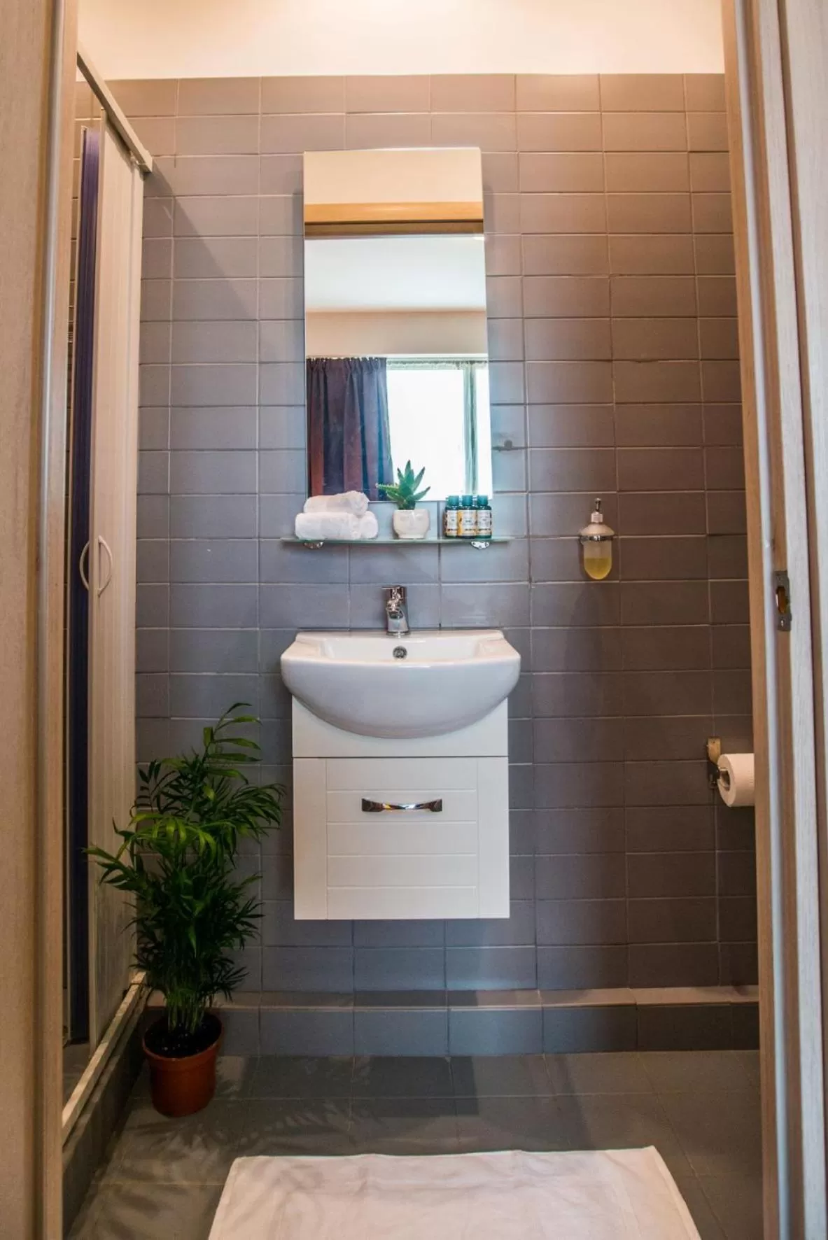 Bathroom in Athens Gem