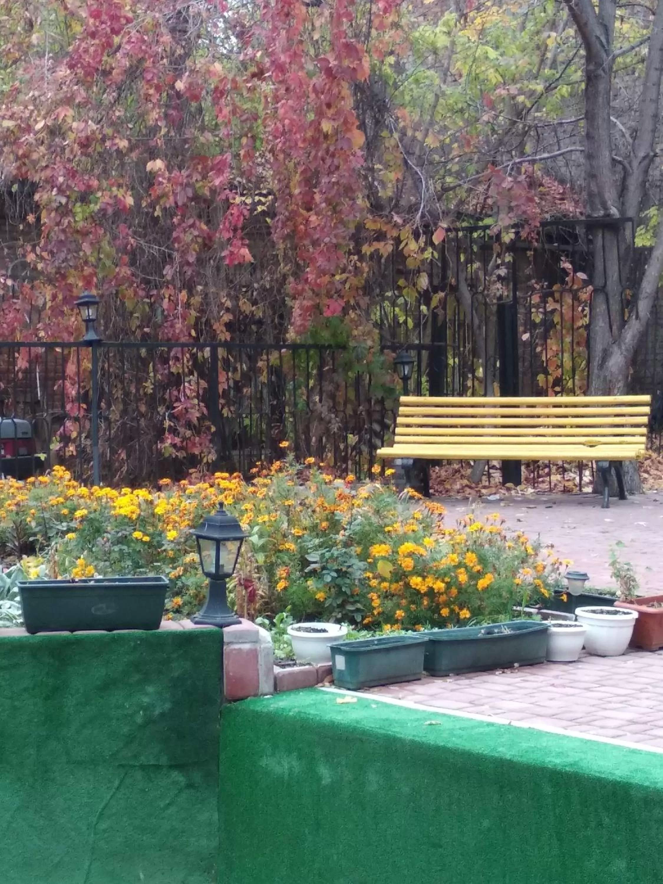 Inner courtyard view in YELLOW UNLIMITED HOTEL 4