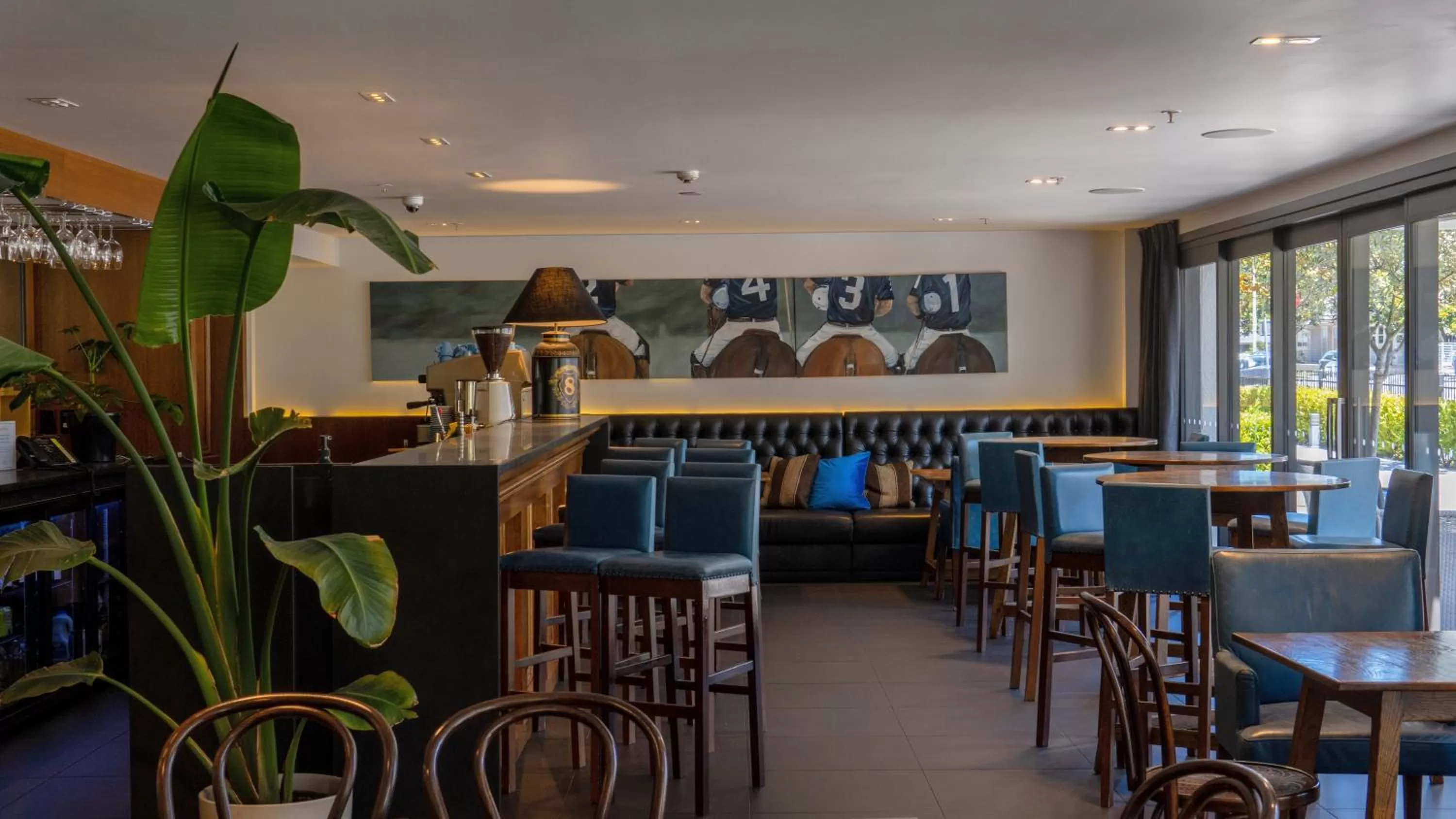 Restaurant/places to eat in Hotel Montreal