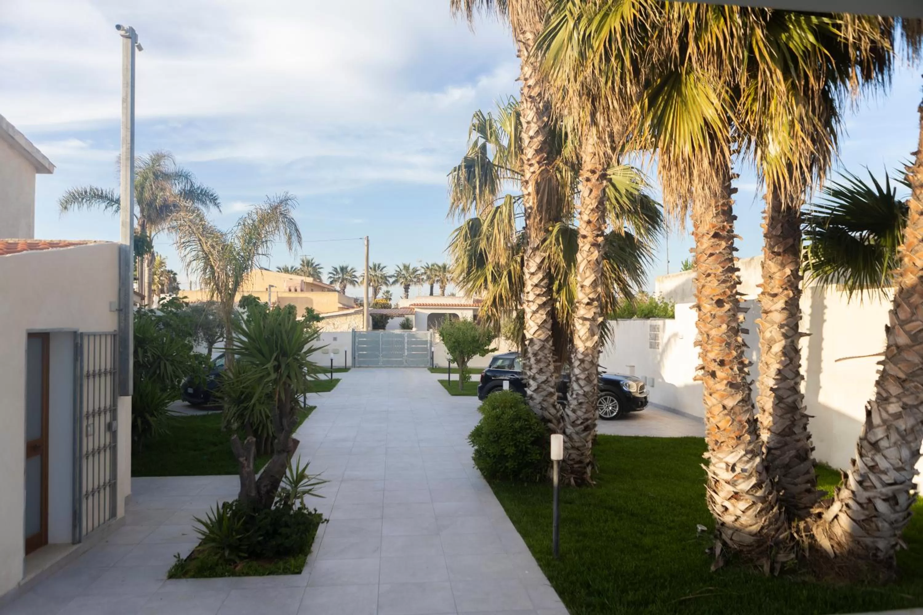 MrBrown - Cinzia Resort Beach