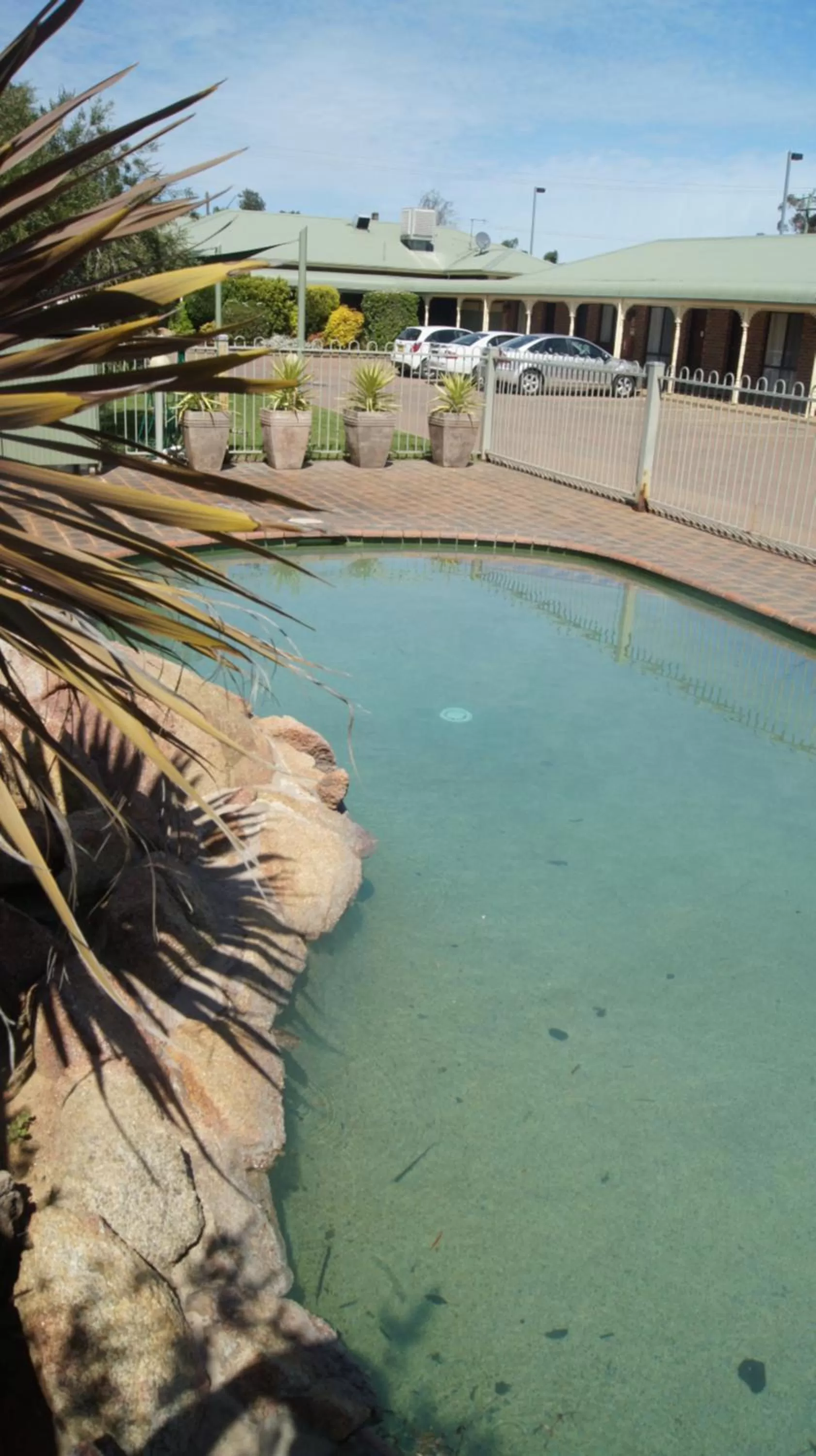 Swimming pool in Lincoln Cottage Motor Inn