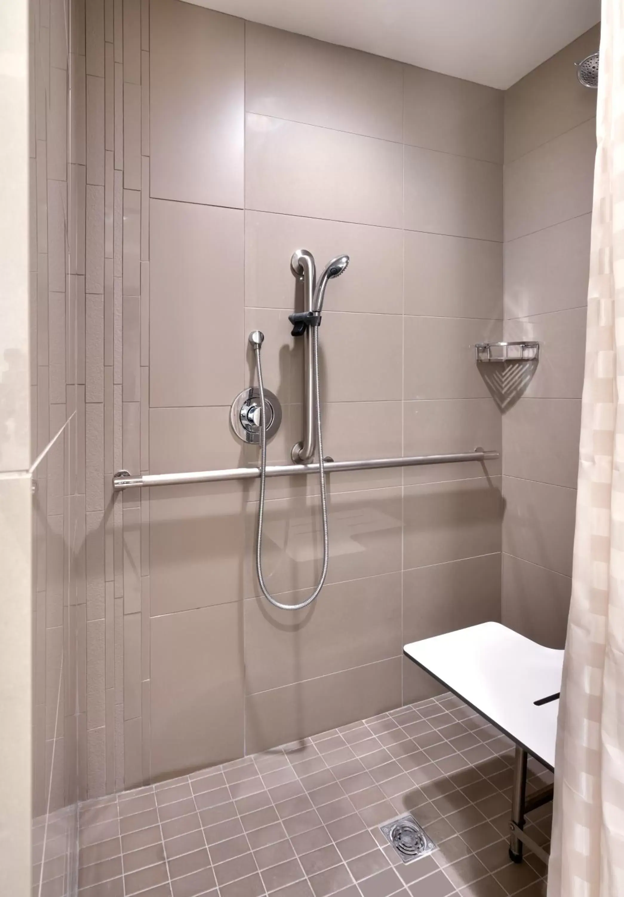 Den King Room with Roll-in Shower - Disability Access in Hyatt House Provo/Pleasant Grove Den King Room with Roll-in Shower - Disability Access in Hyatt House Provo/Pleasant Grove