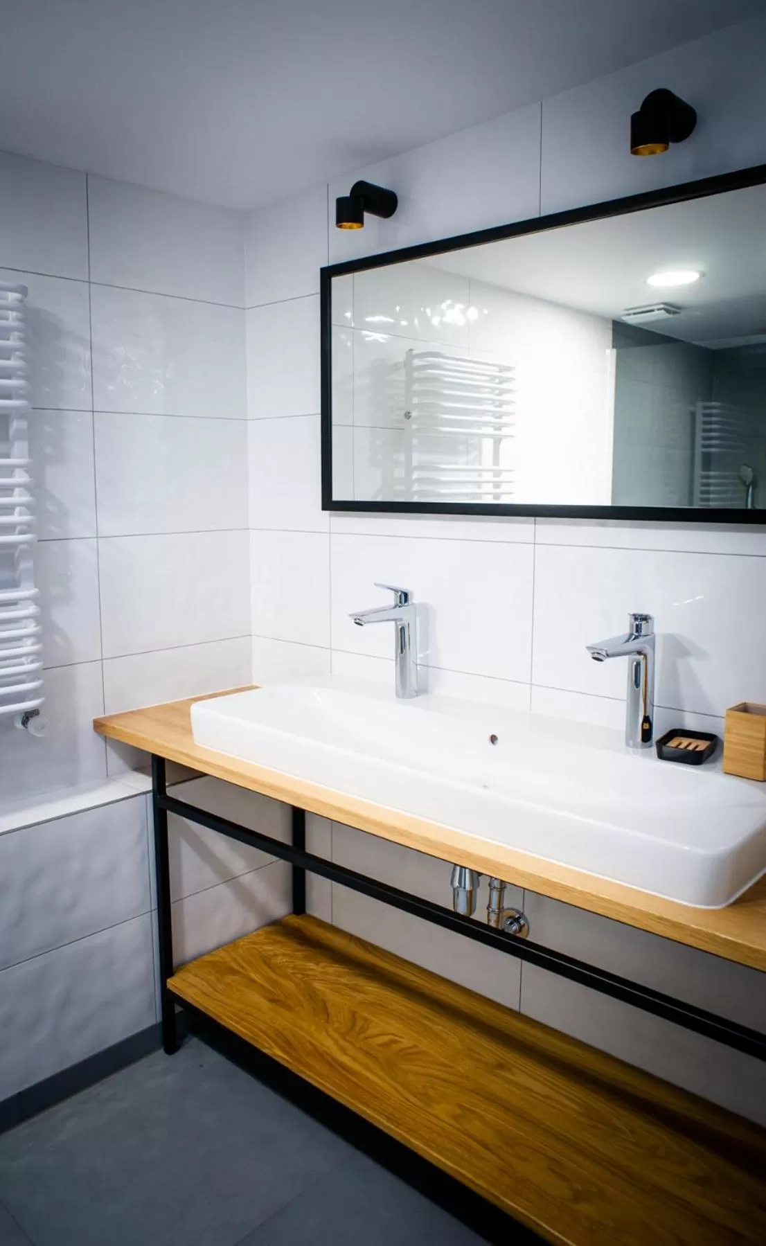 Bathroom in Salon Win Wine Bar & Apartments