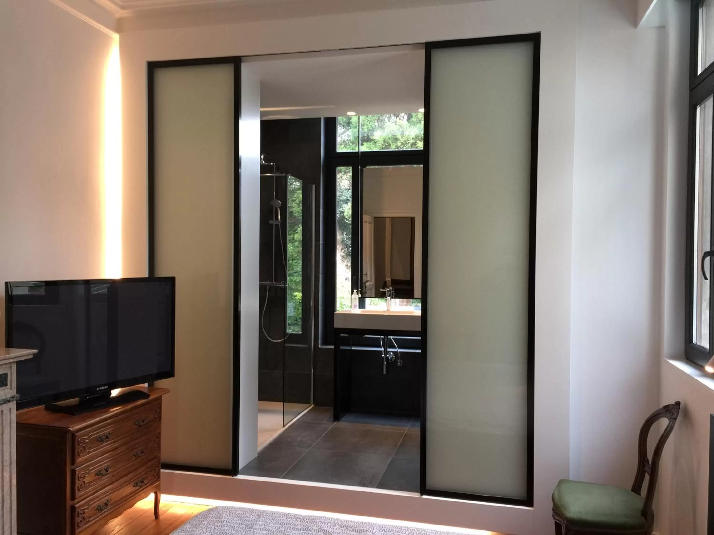 Bathroom, Bed in Albert Molière