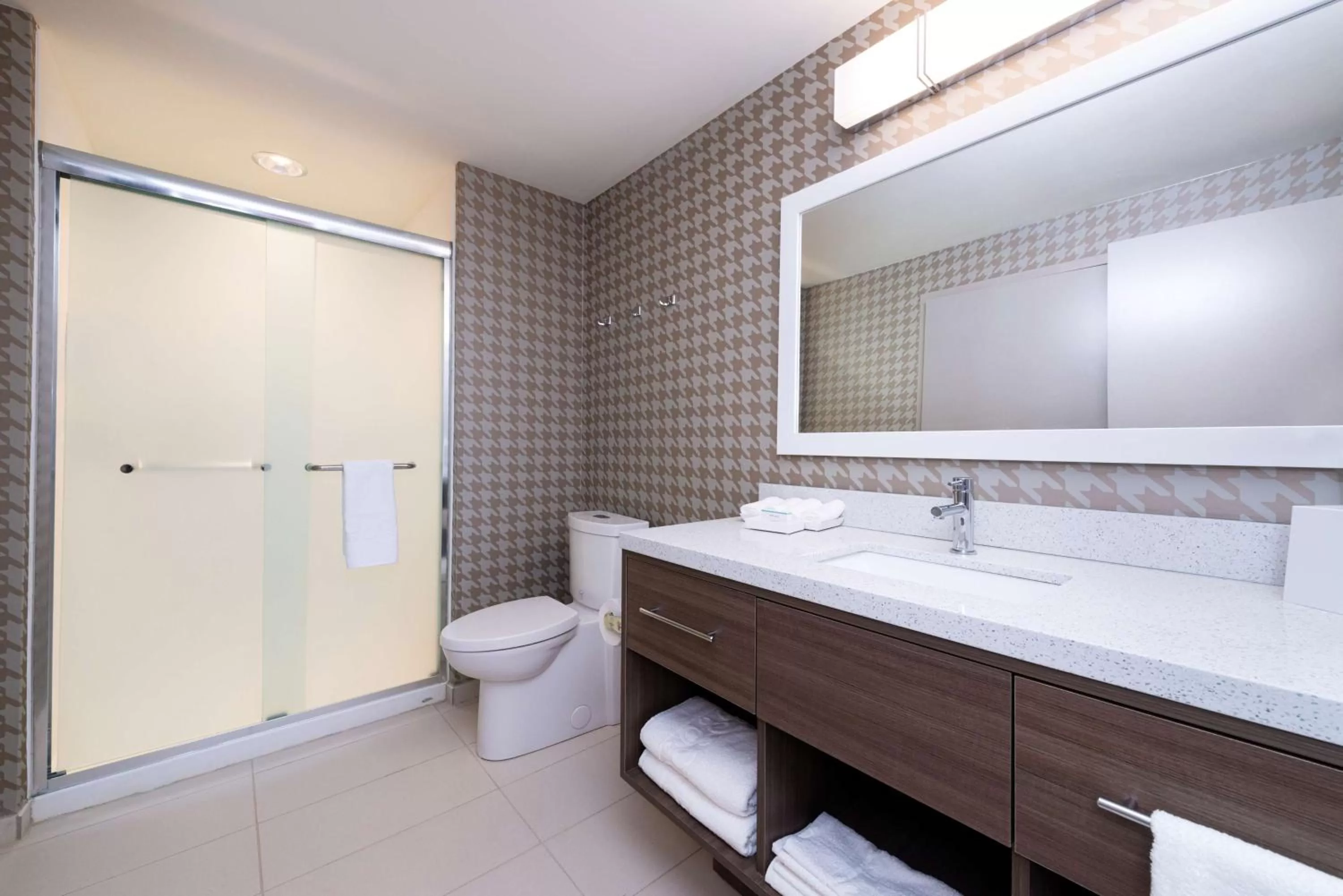 Bathroom, Bed in Home2 Suites By Hilton Charlotte Mooresville, Nc