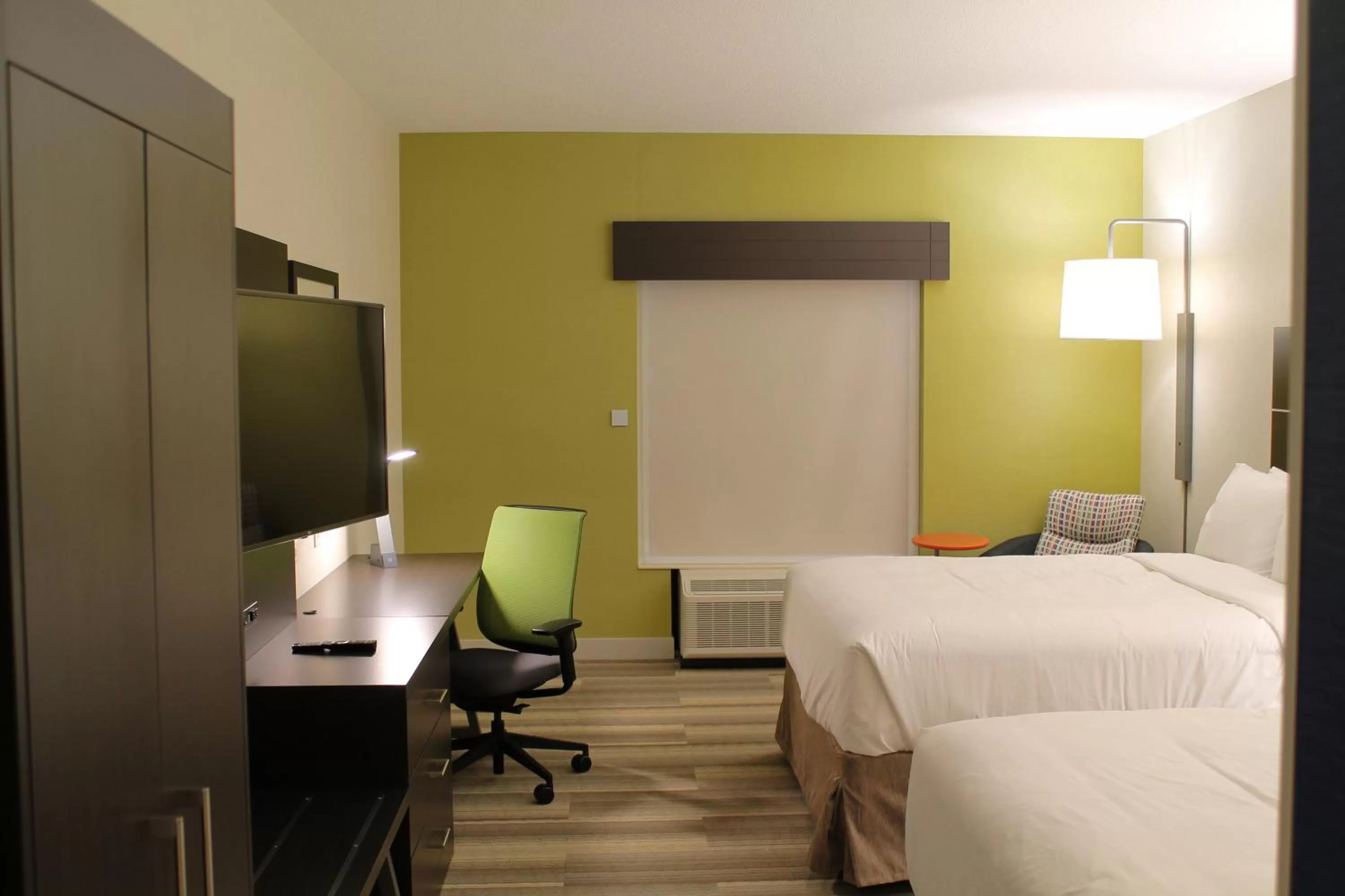 Photo of the whole room, Bed in Holiday Inn Express & Suites - St. Louis South - I-55 by IHG