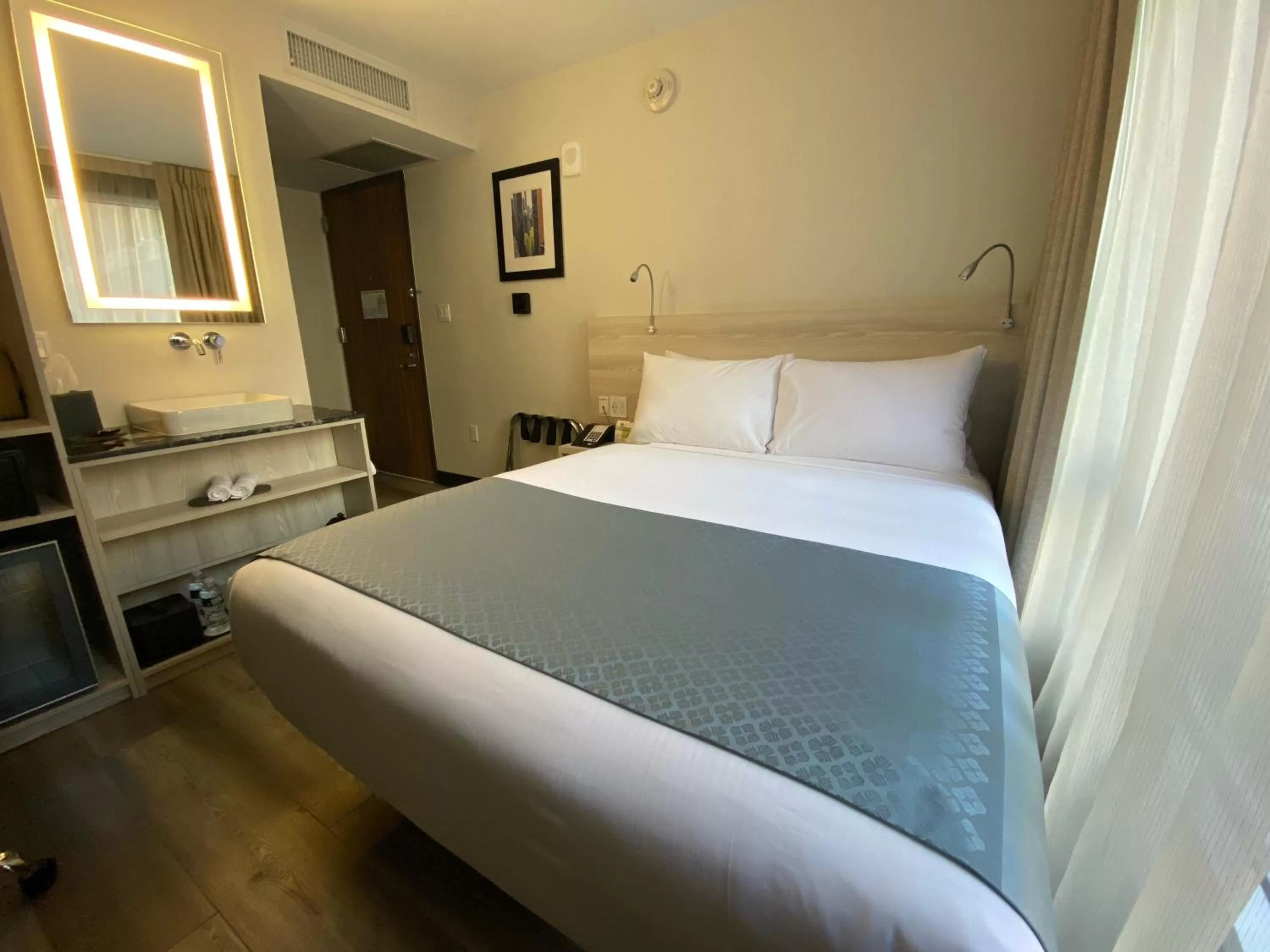 Bed in Wingate by Wyndham New York Midtown South/5th Ave