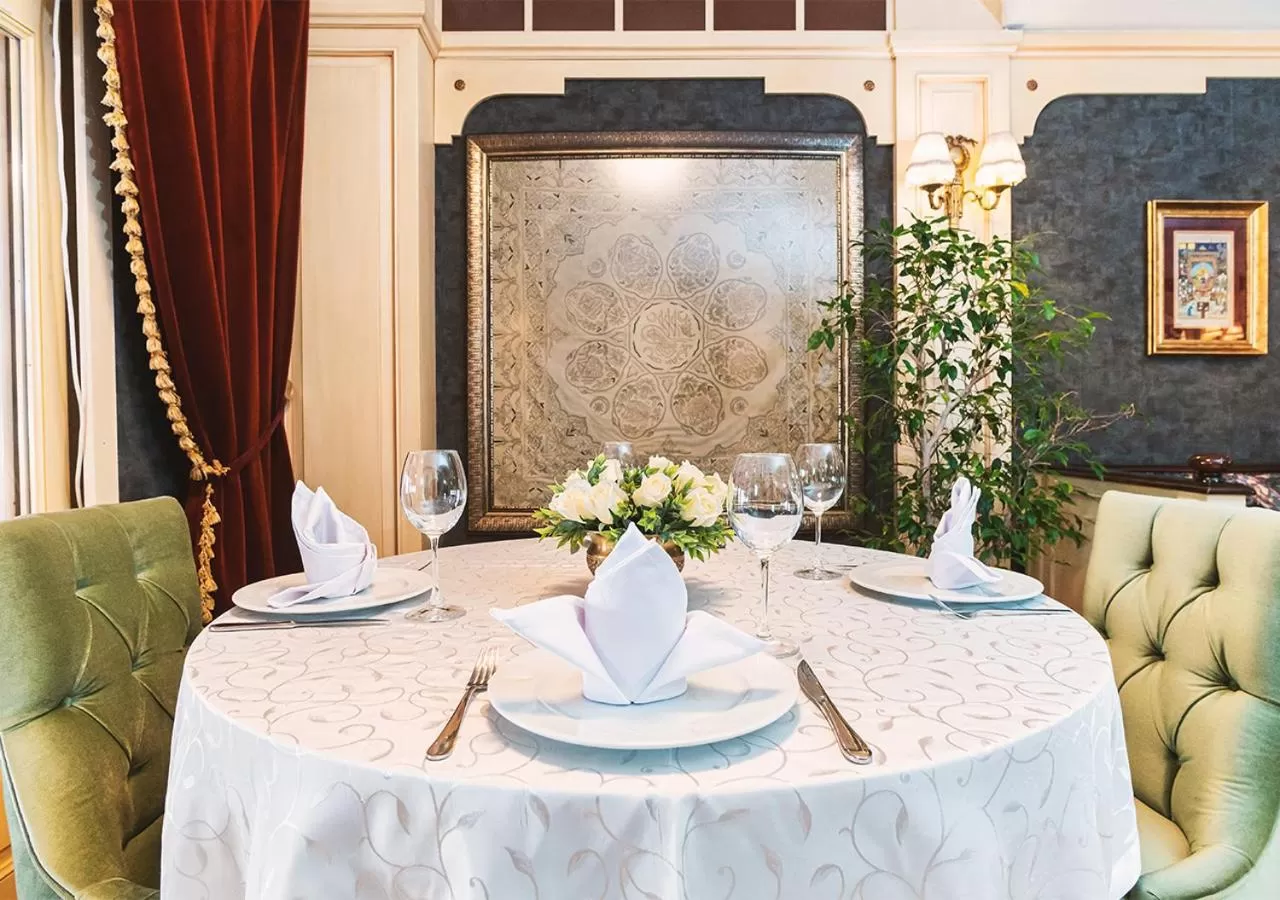 Restaurant/places to eat in Alzer Hotel Special Class