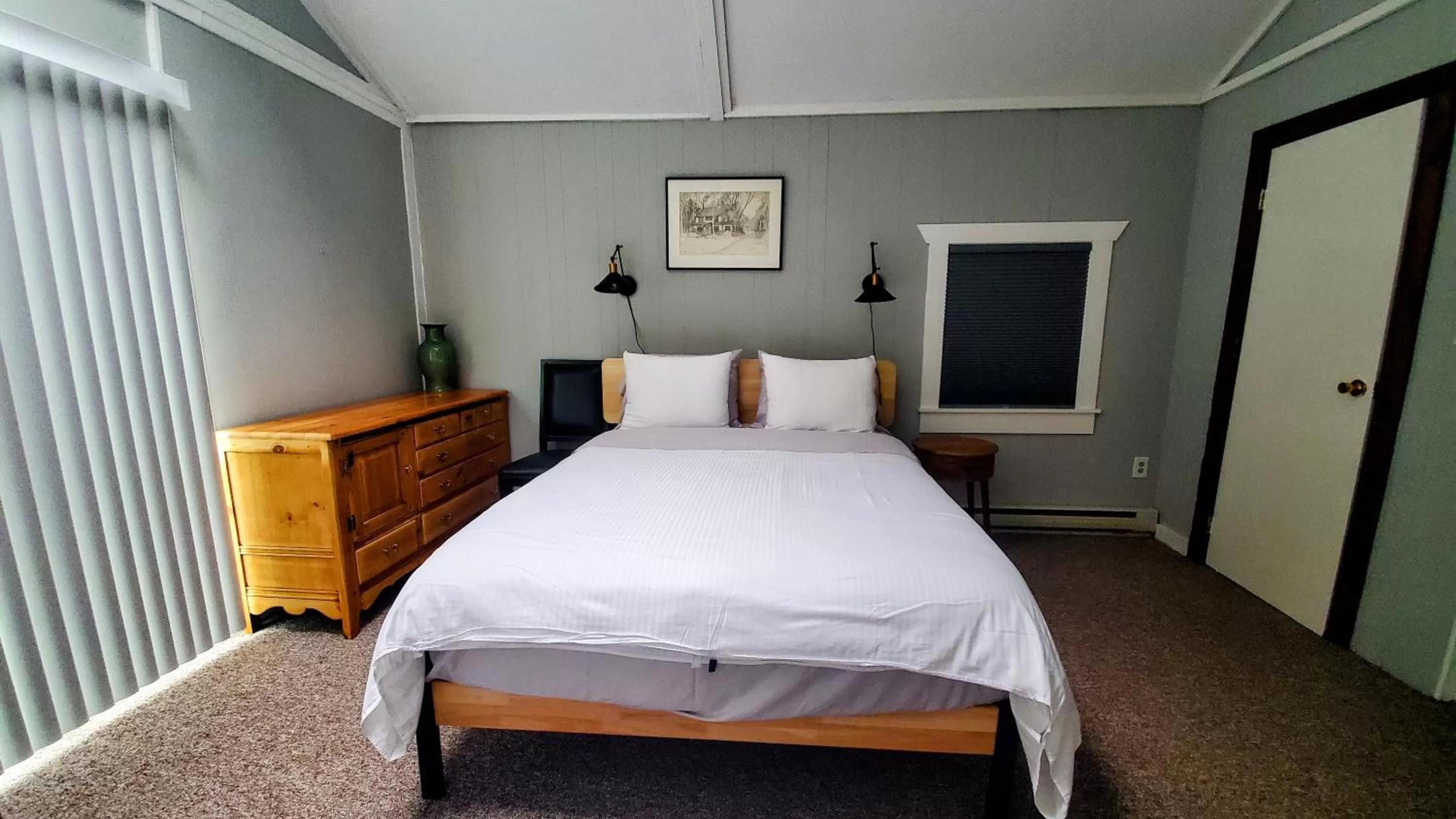 Bed in Mountain Treasure Bed and Breakfast