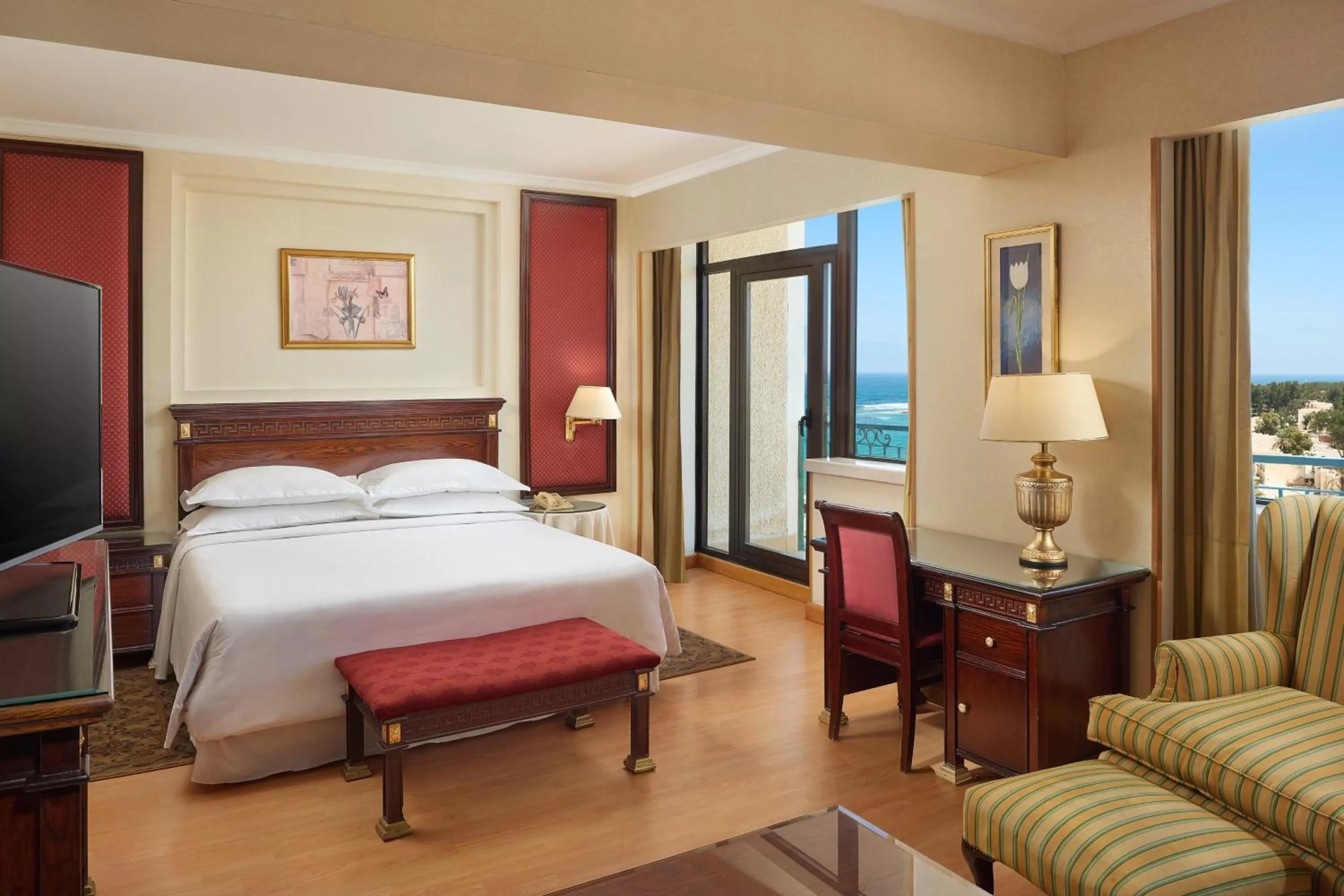 Bedroom, Bed in Sheraton Montazah Hotel