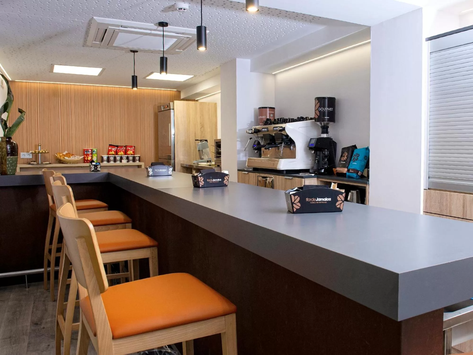 Lounge or bar in Hotel Azahar