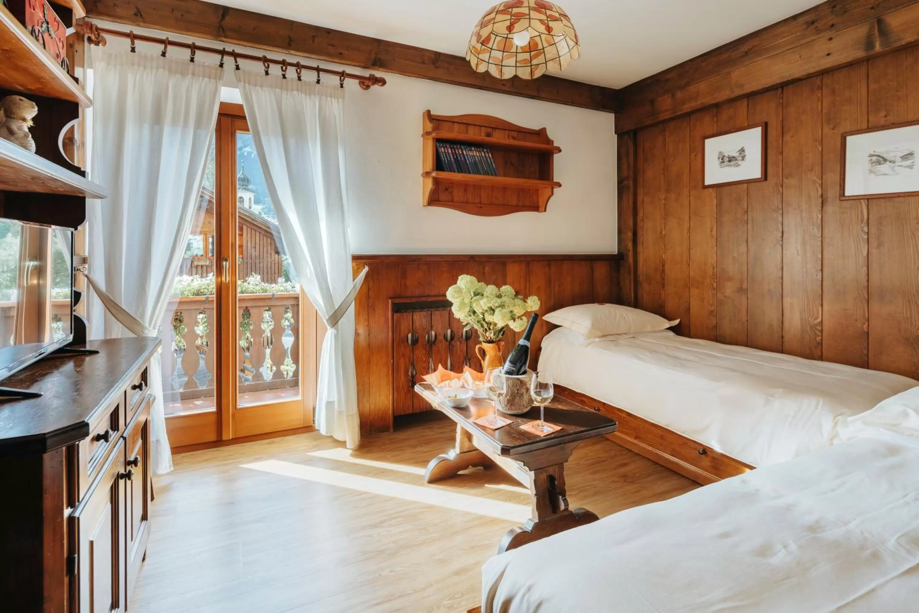 Bedroom in Hotel Panda Cortina- ricarica auto elettriche