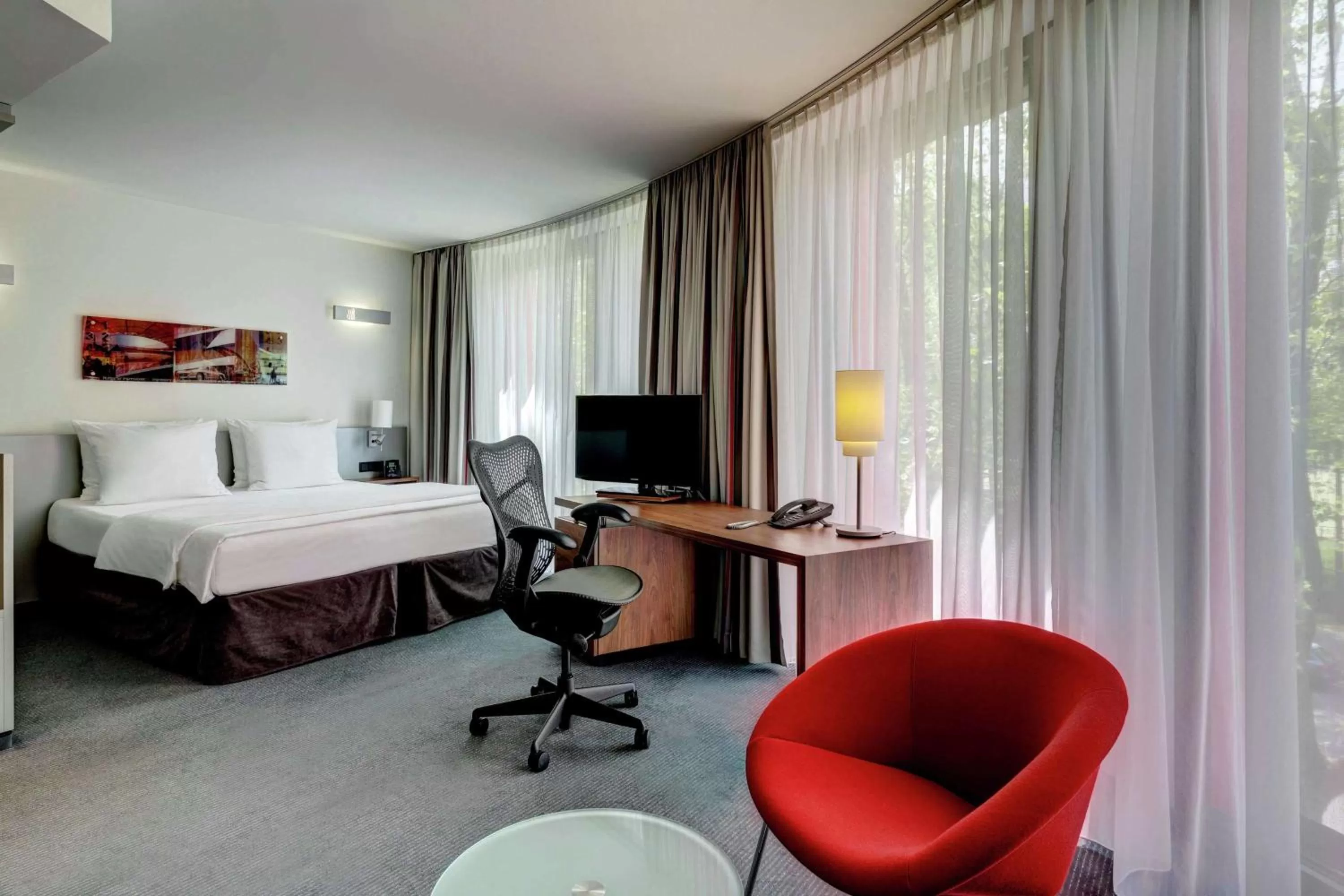 Bedroom, Bed in Hilton Garden Inn Stuttgart NeckarPark