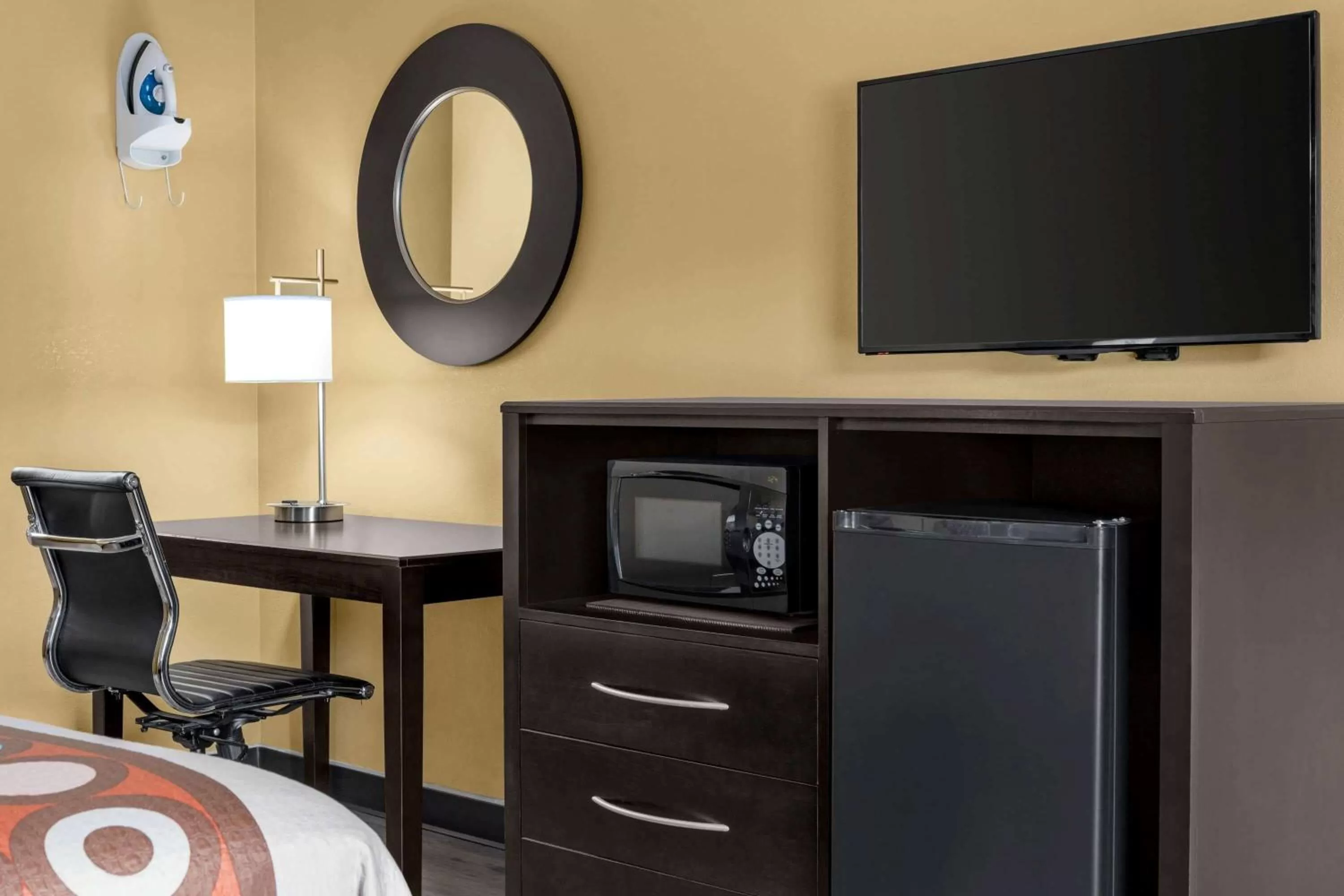 Photo of the whole room in Super 8 by Wyndham Whites Creek/ Nashville NW Area