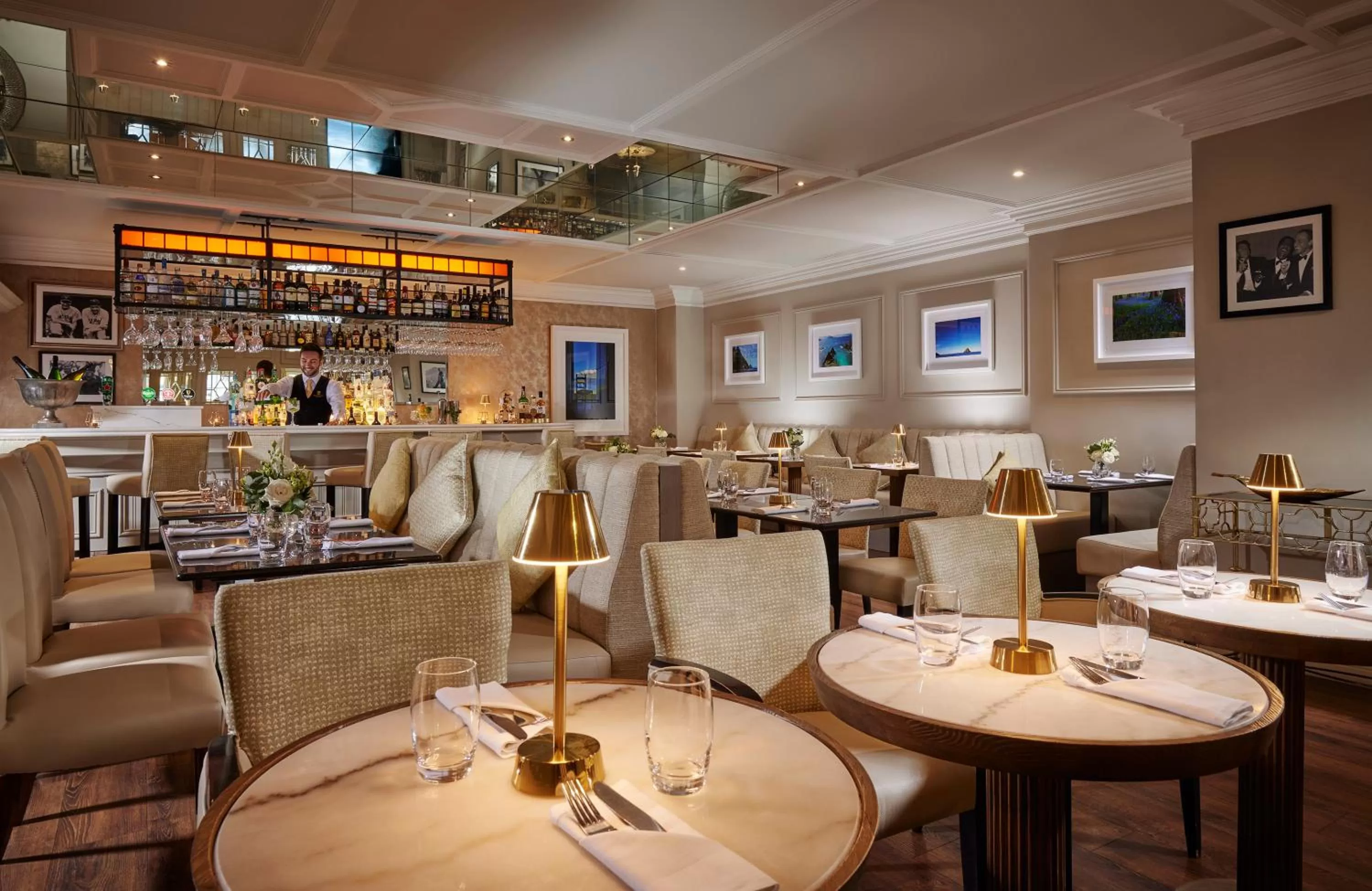 Lounge or bar in Killarney Royal Townhouse