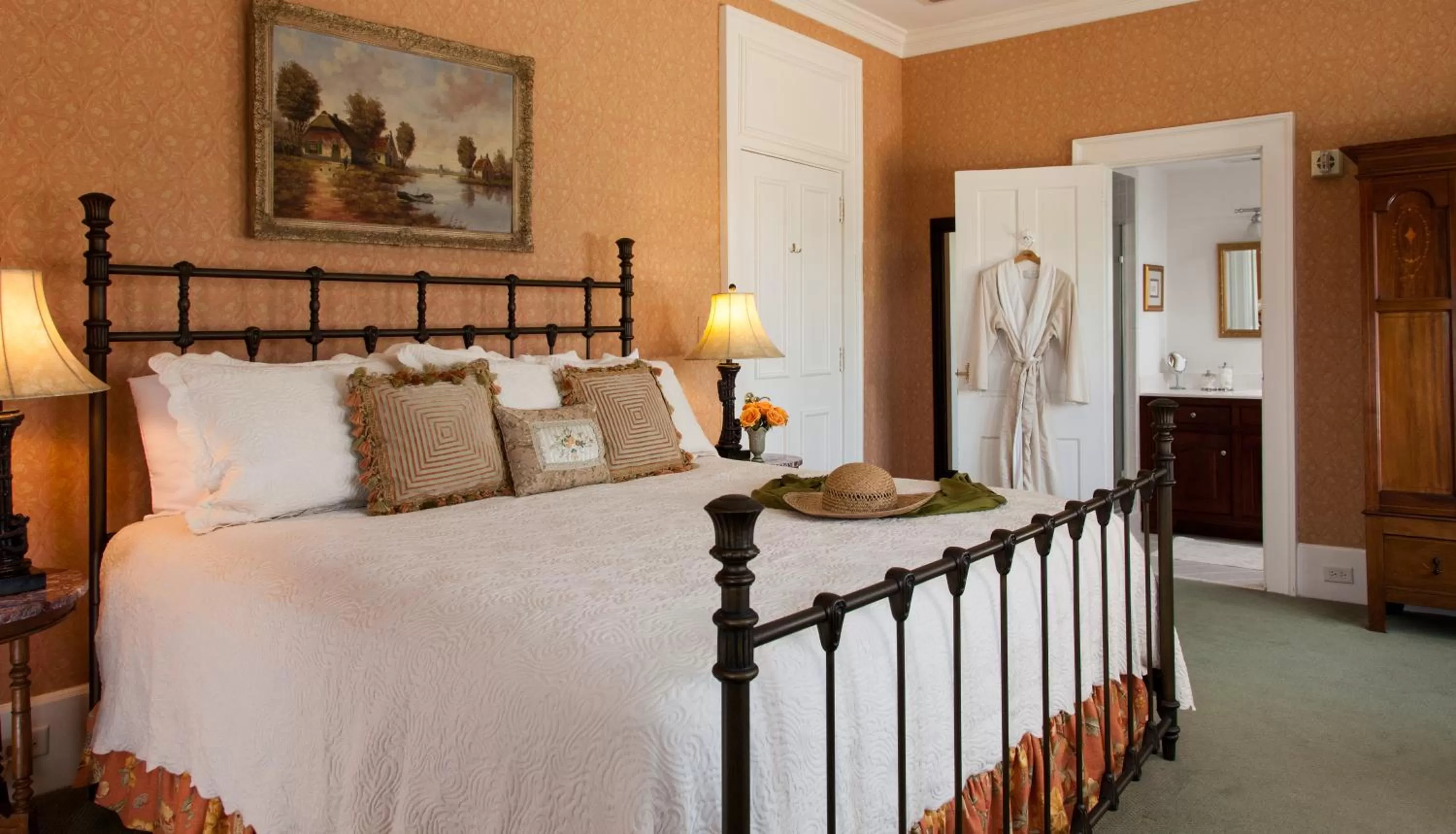 Bed in Inn at Warner Hall