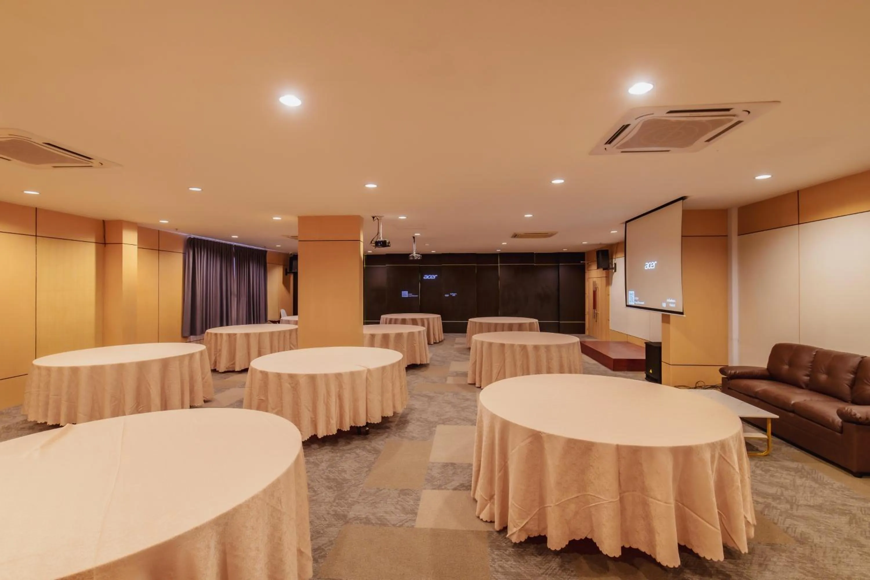 Meeting/conference room in Elite Suites Patong