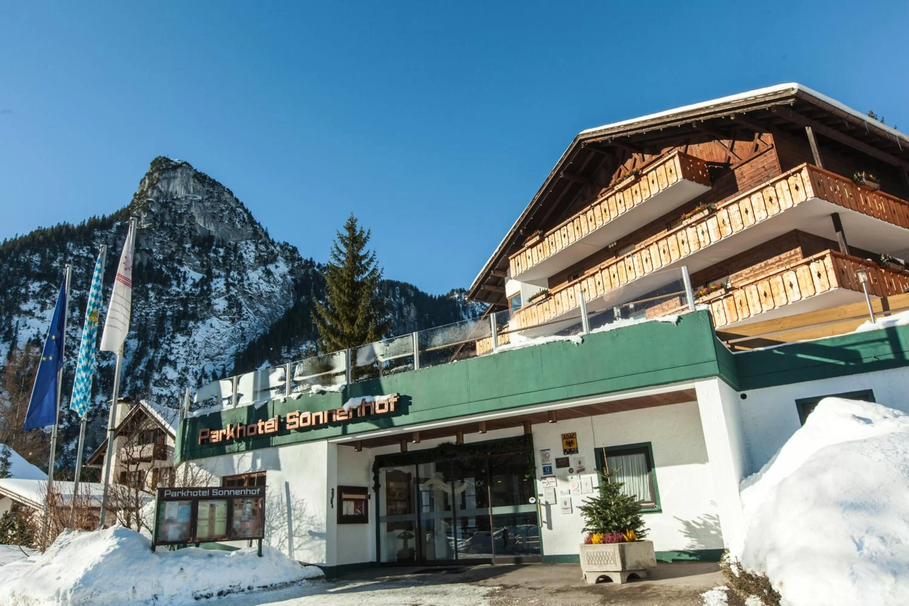 Facade/entrance in Parkhotel Sonnenhof