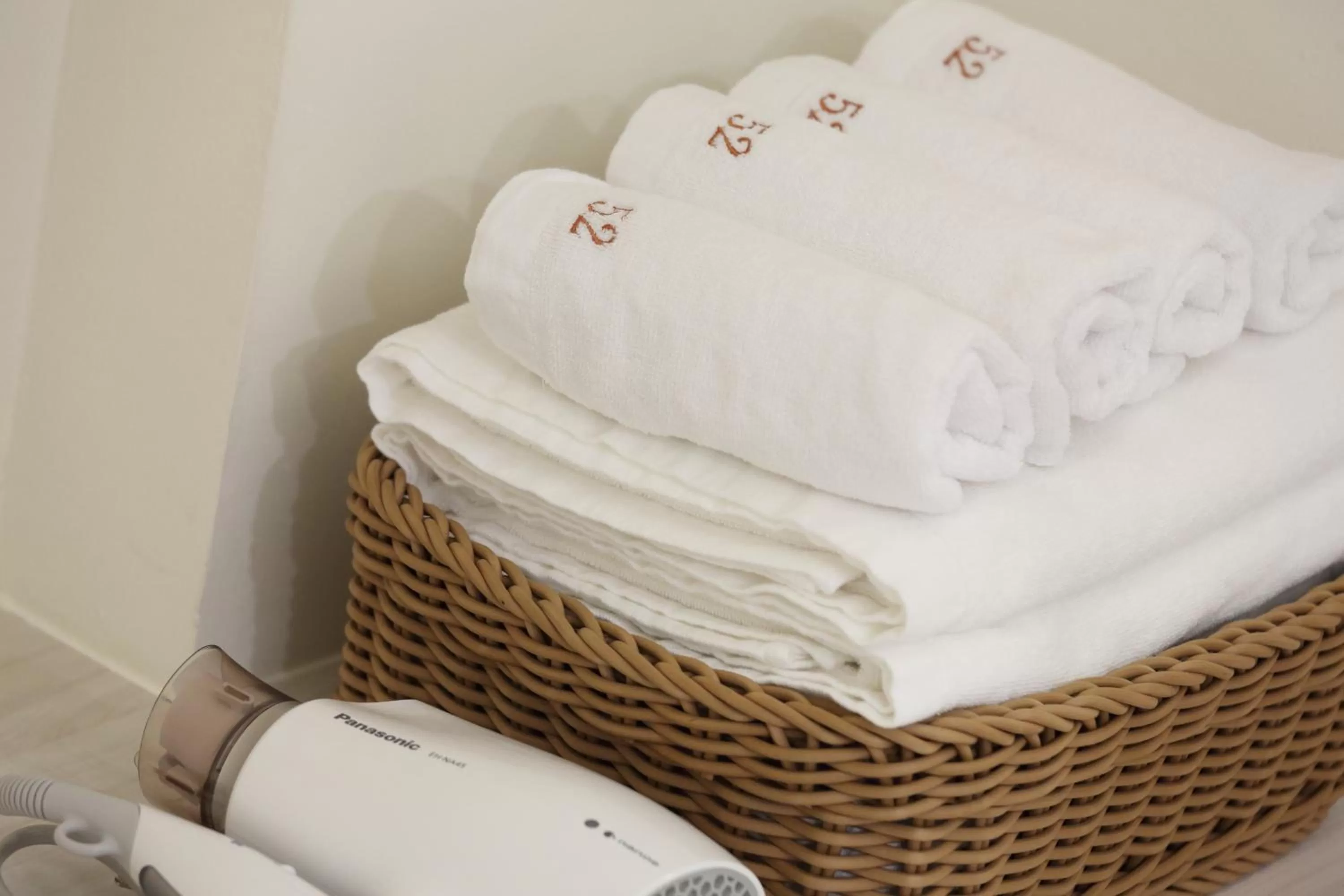 towels, Bed in 52 travelers home (with elevator)