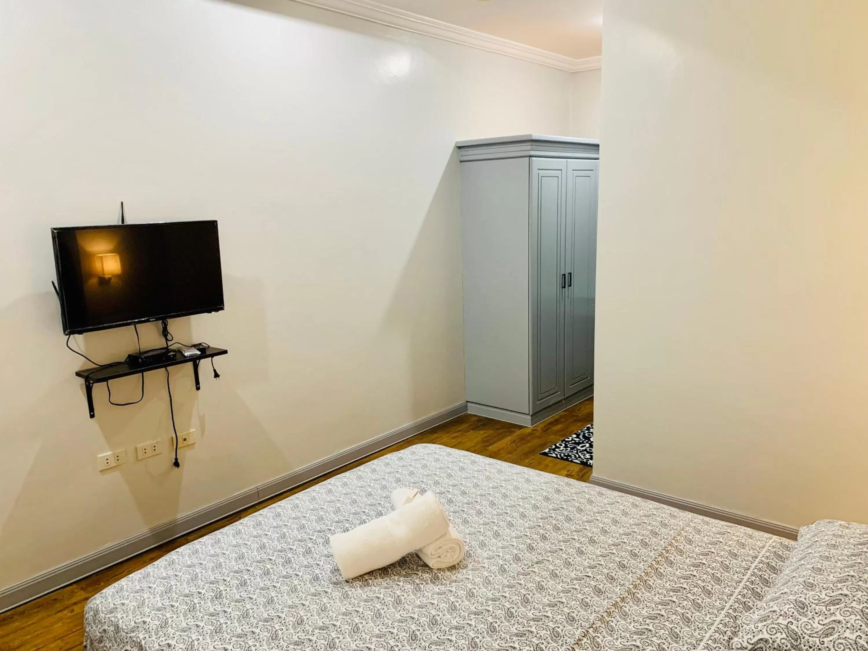 TV and multimedia, Bed in 3 Peaks Resort & Boutique Hotel