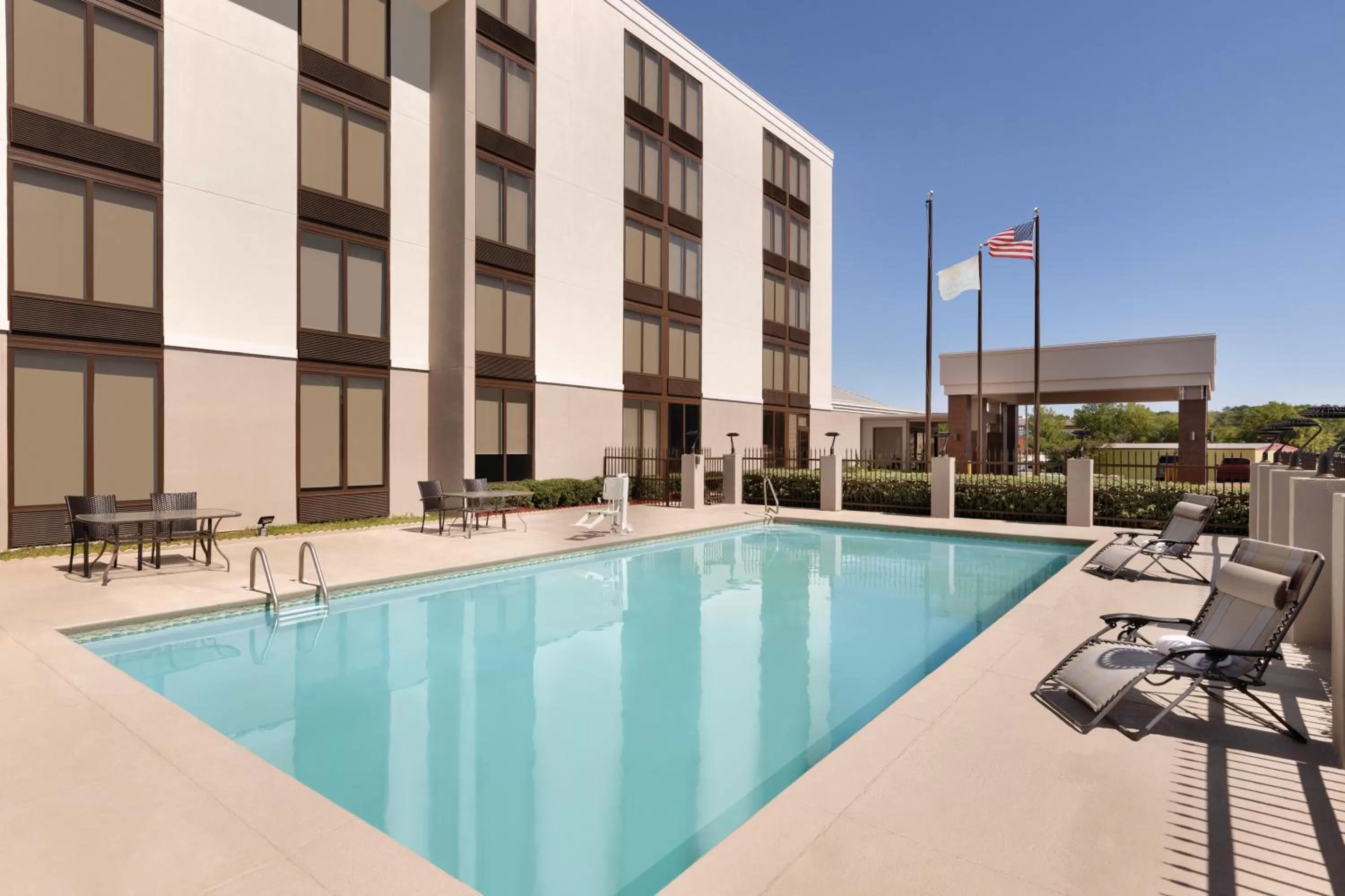 Swimming pool in La Quinta inn & suites by Wyndham Dothan