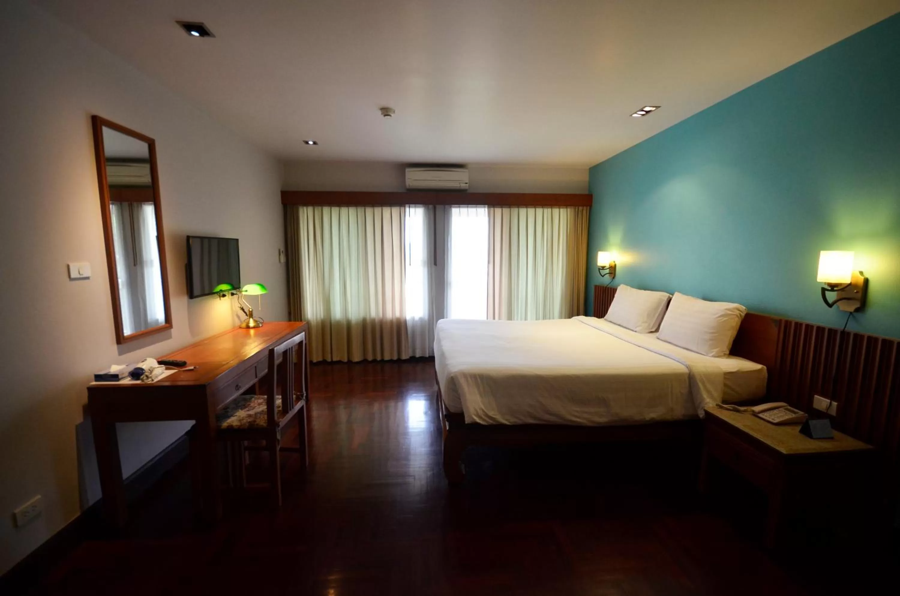 Photo of the whole room, Bed in Sakorn Residence and Hotel