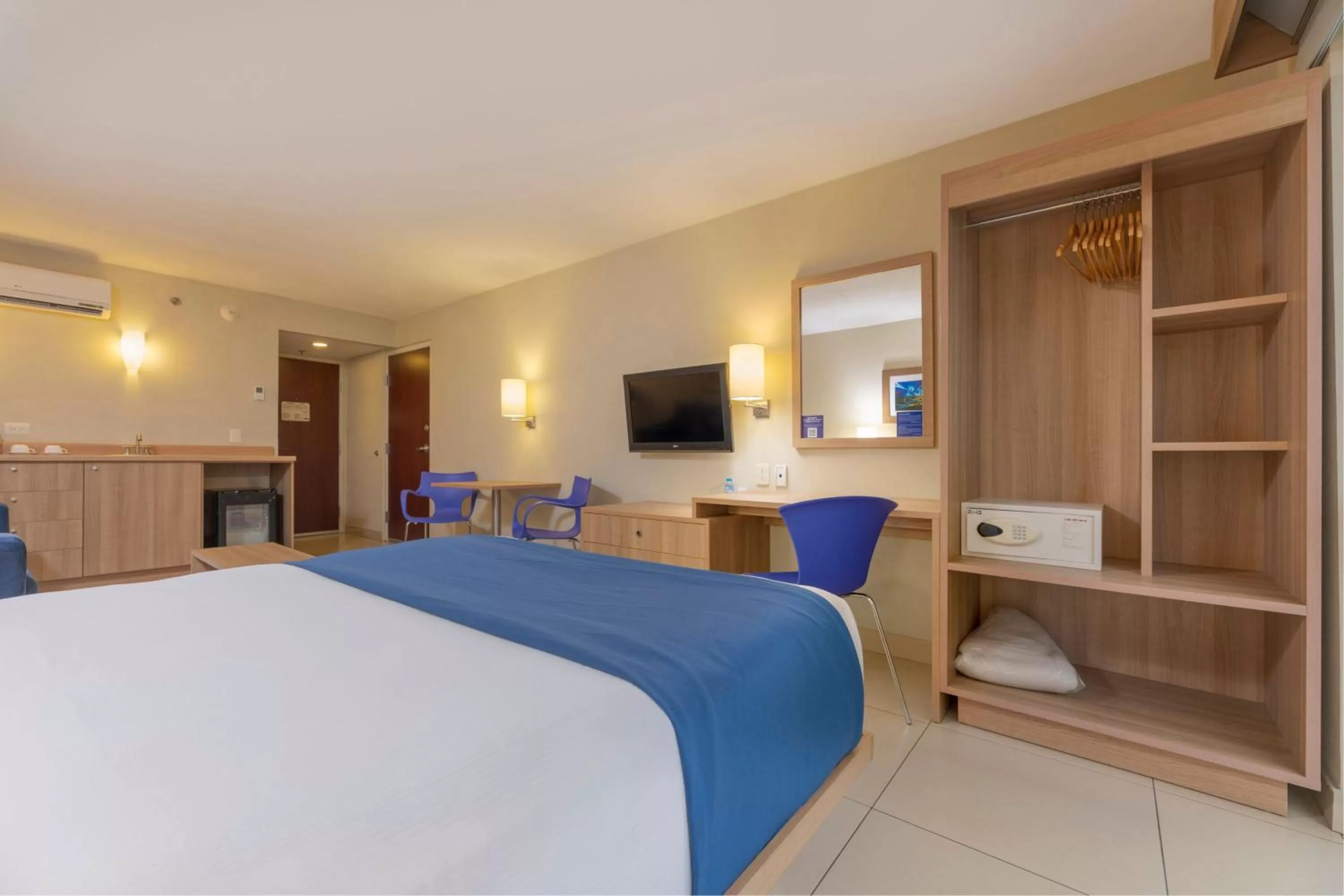 TV and multimedia, Bed in City Express by Marriott San José Costa Rica