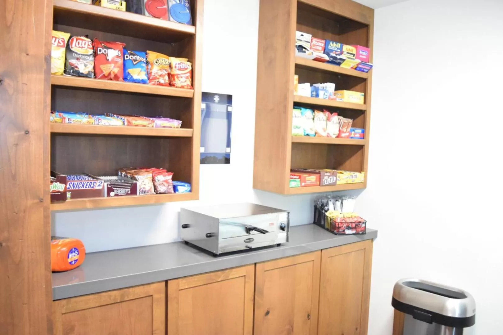 On-site shops in Boarders Inn & Suites by Cobblestone Hotels - Syracuse