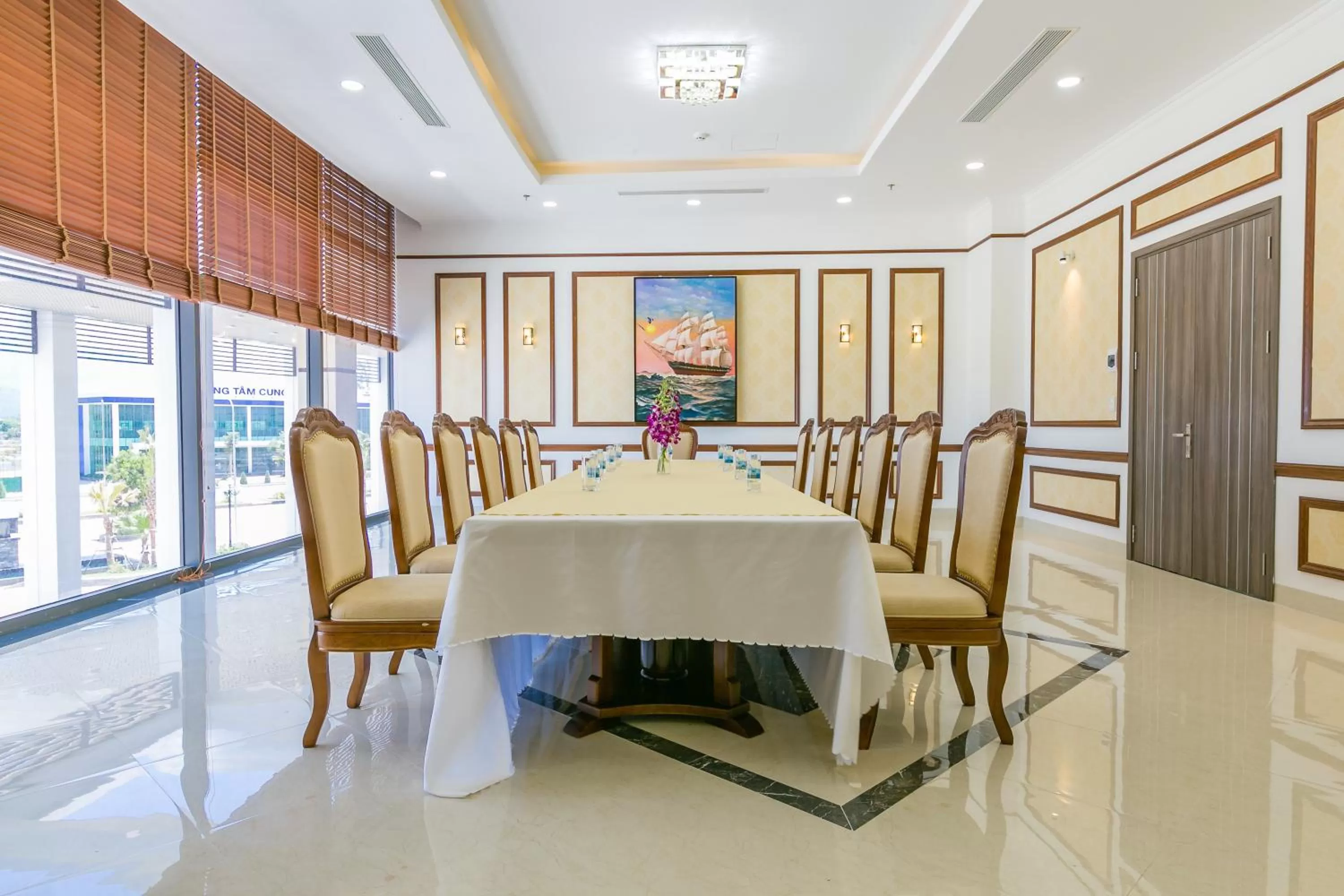 Restaurant/places to eat in Navy Hotel Cam Ranh