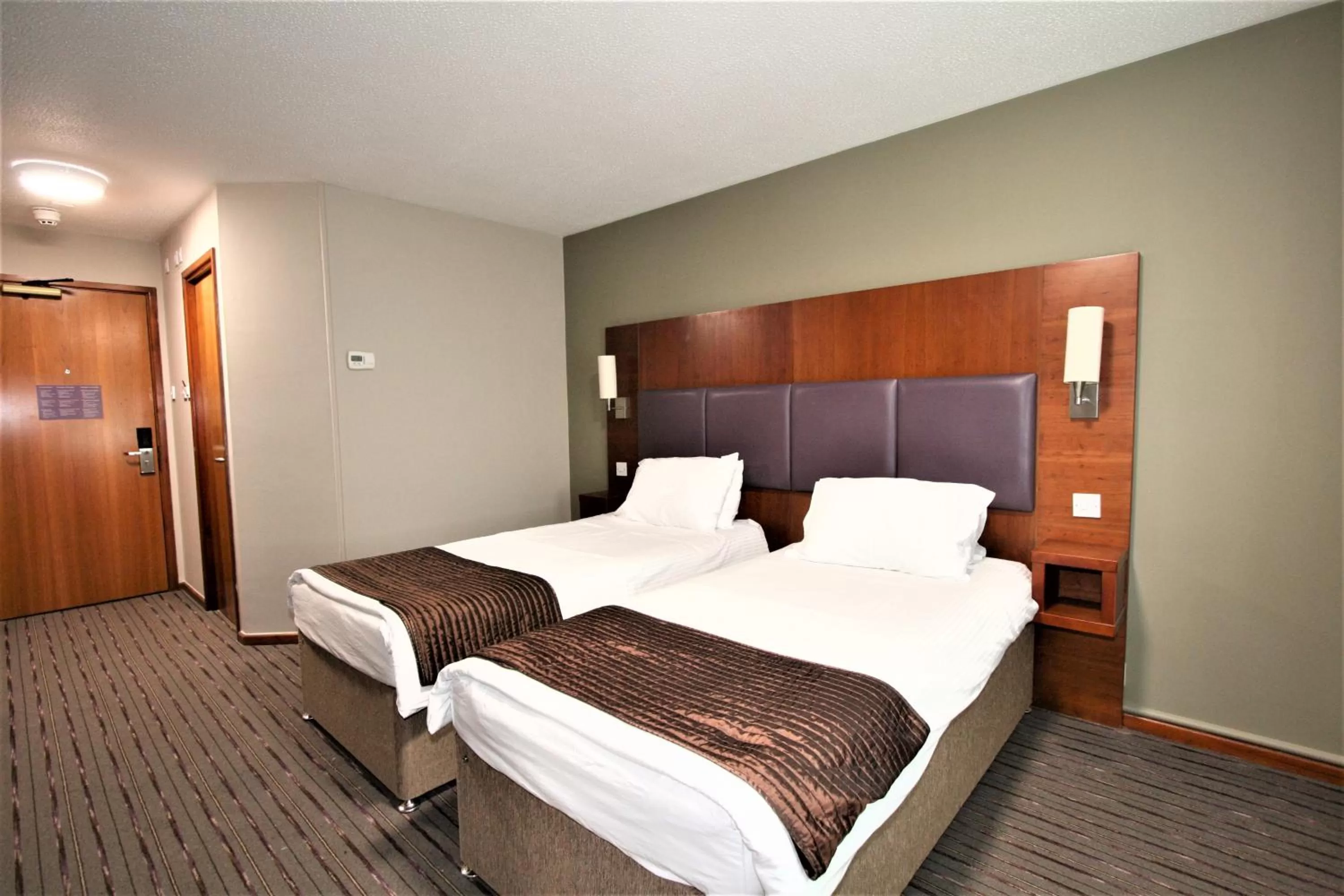 Bed in The Oakwood Hotel