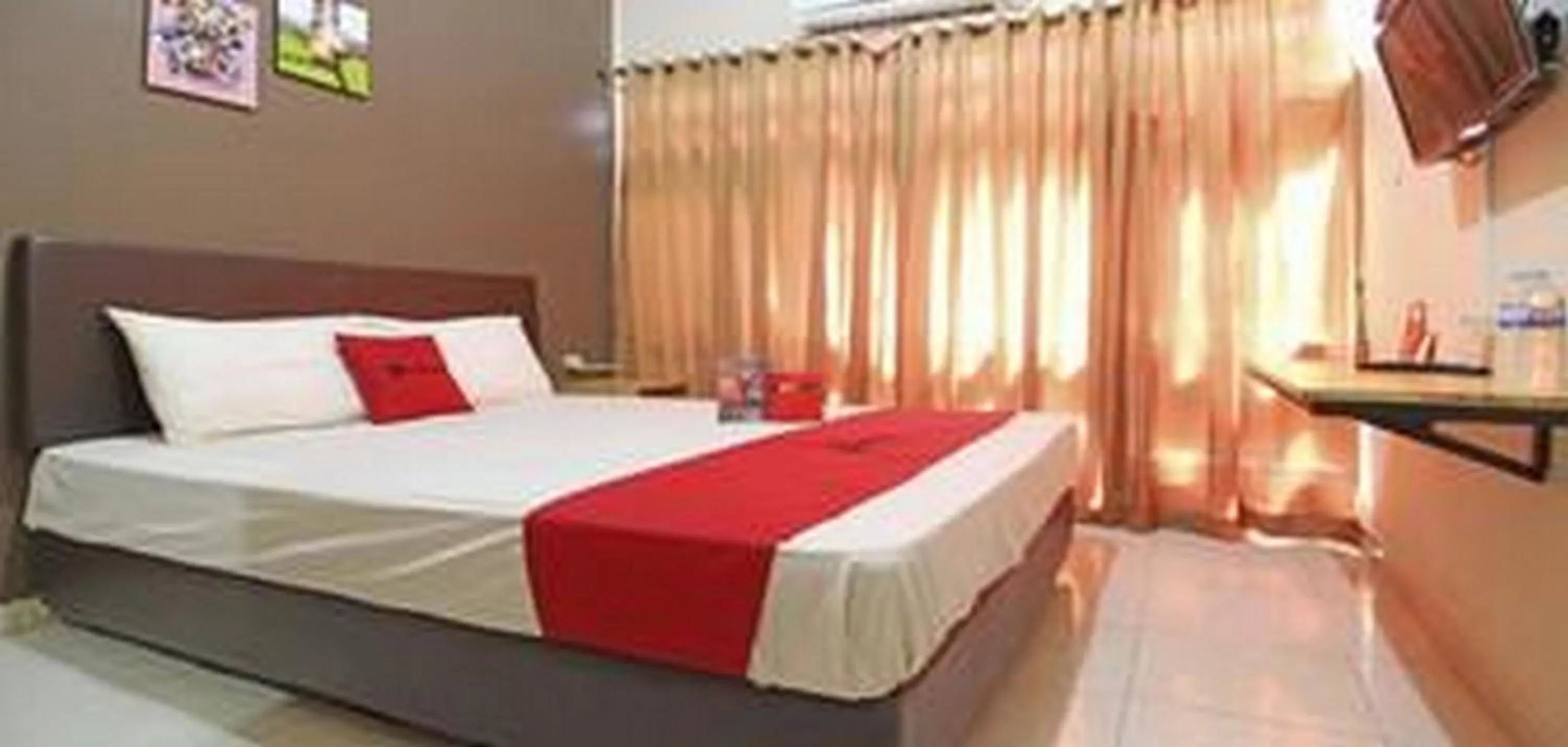 Bed in RedDoorz near Pojok Beteng Prawirotaman