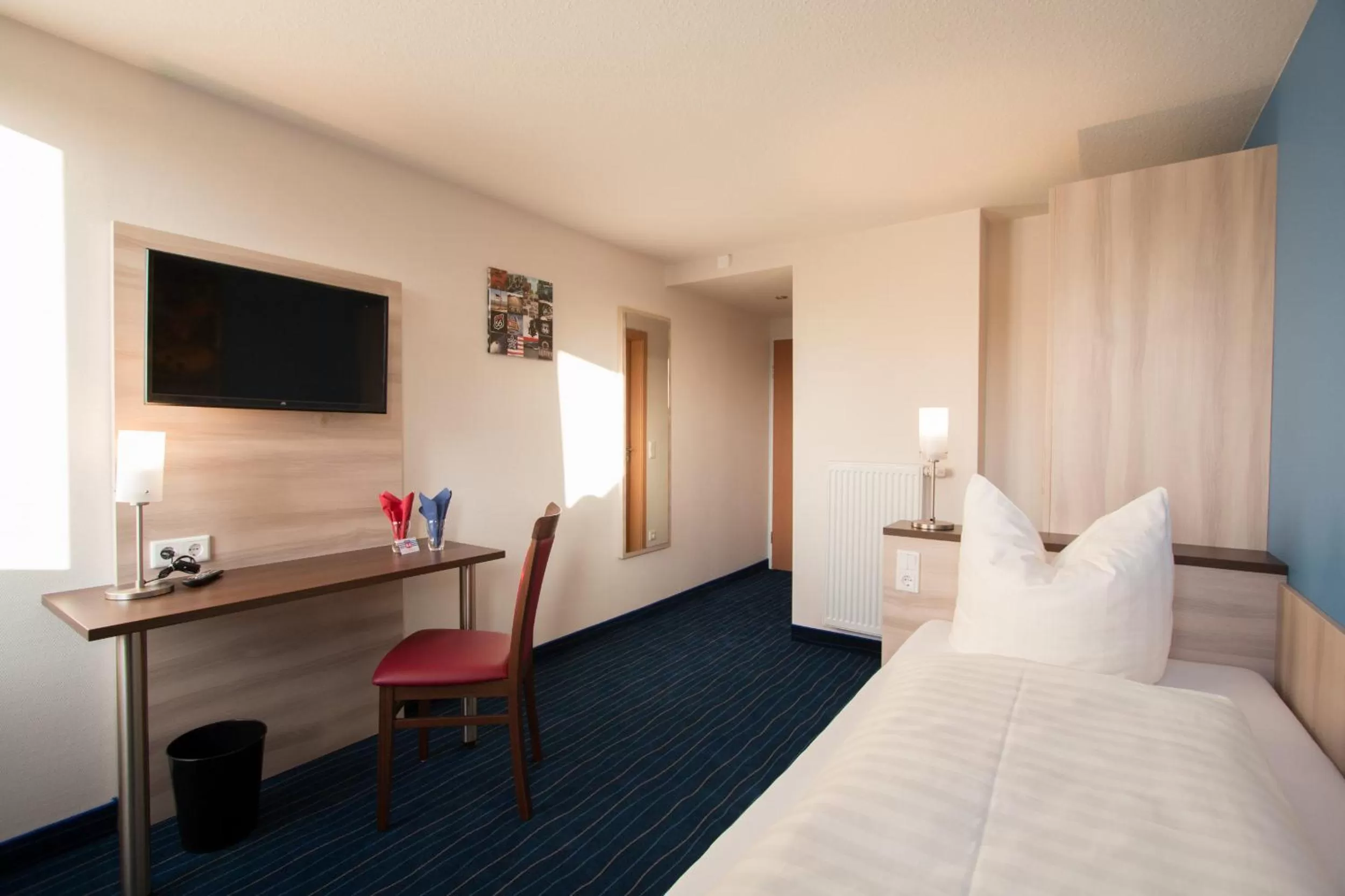 Photo of the whole room, Bed in Motel 44