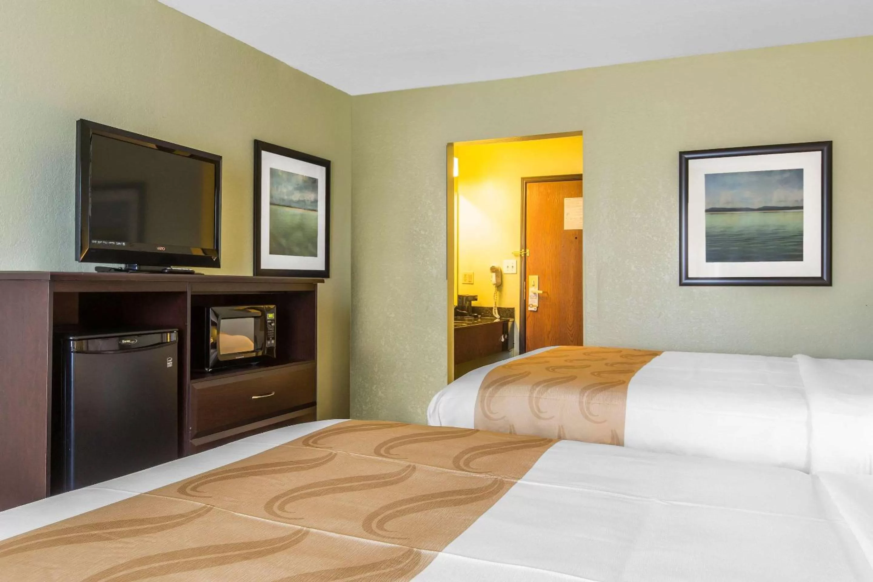 Photo of the whole room, Bed in Quality Inn Cedartown
