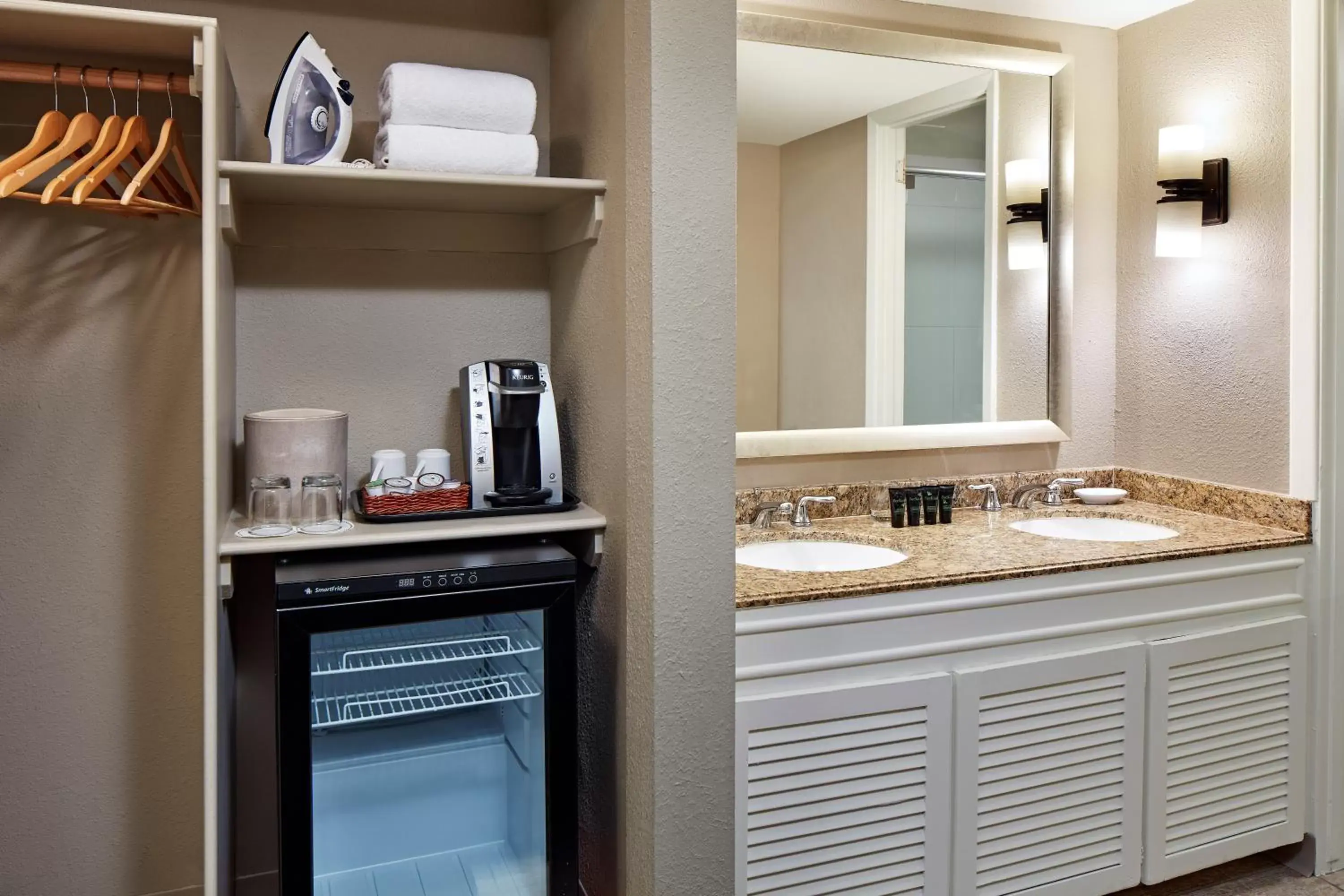 Red Rock Two Queen Room in Orchards Inn Red Rock Two Queen Room in Orchards Inn