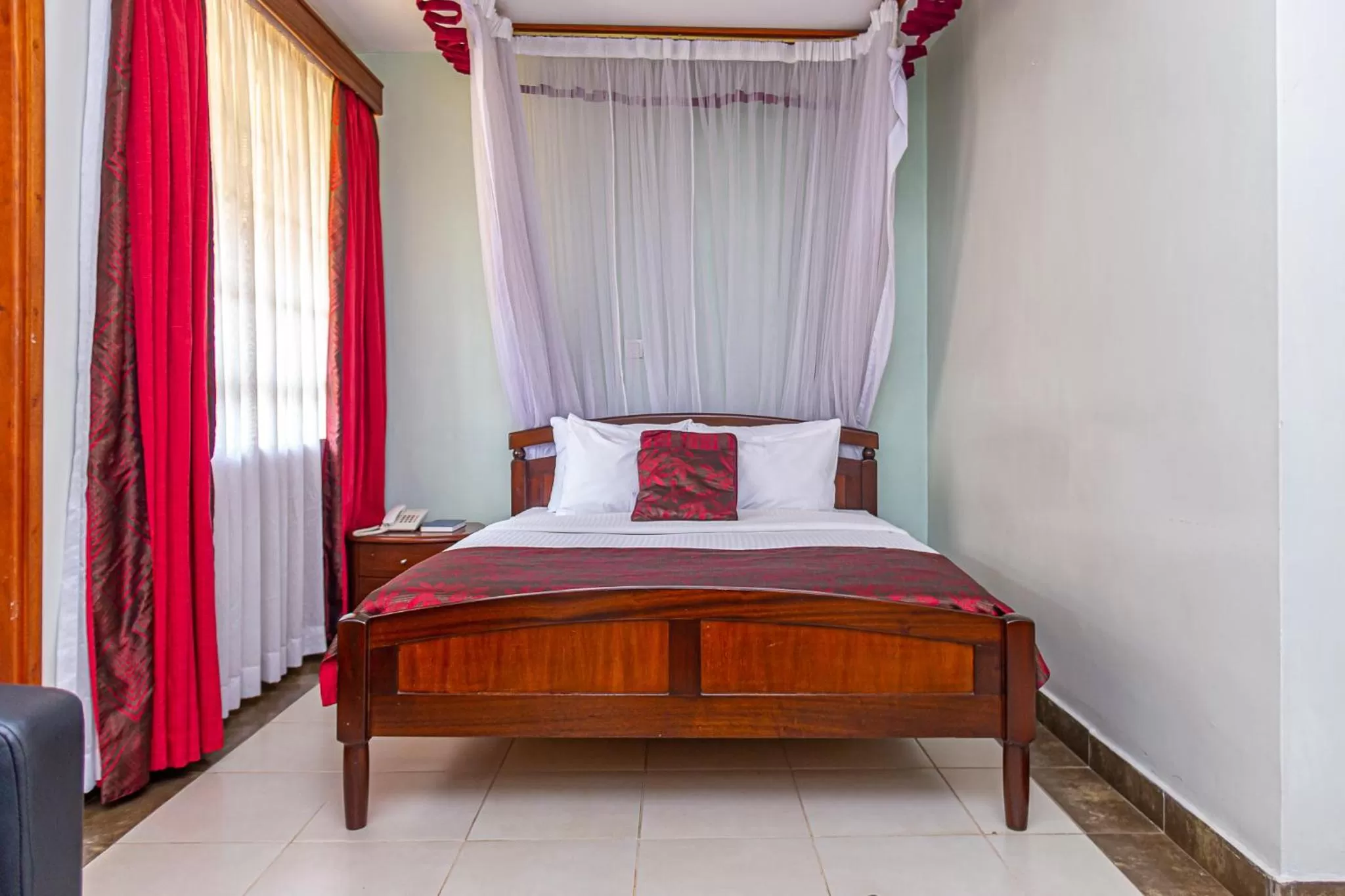 Photo of the whole room, Bed in Desmond Tutu Conference Centre