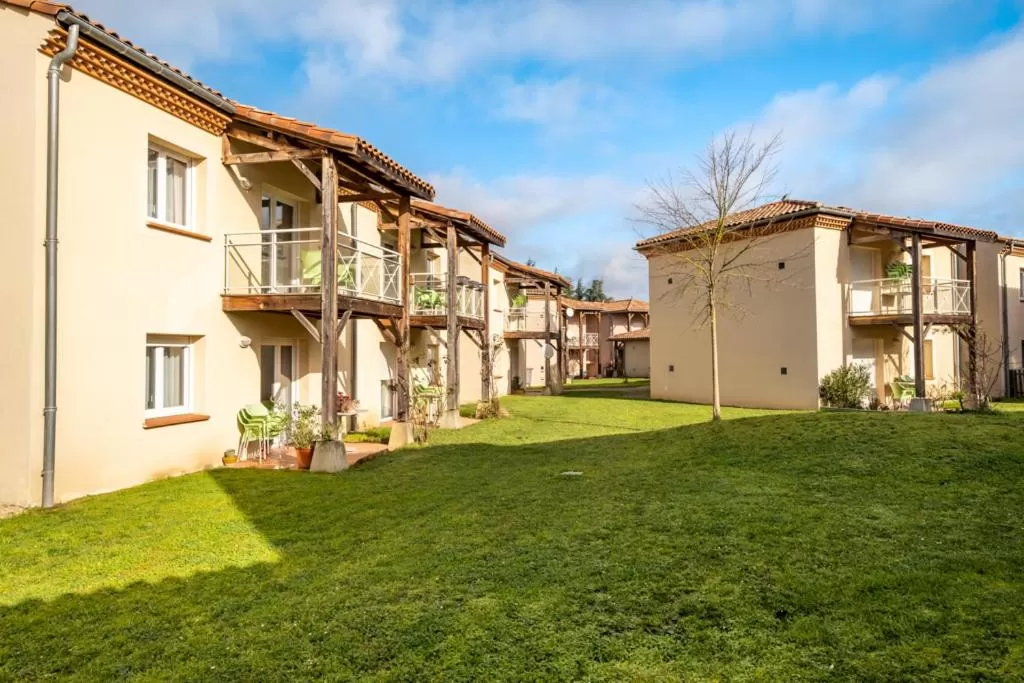 Property Building in Les bords de l'Aveyron