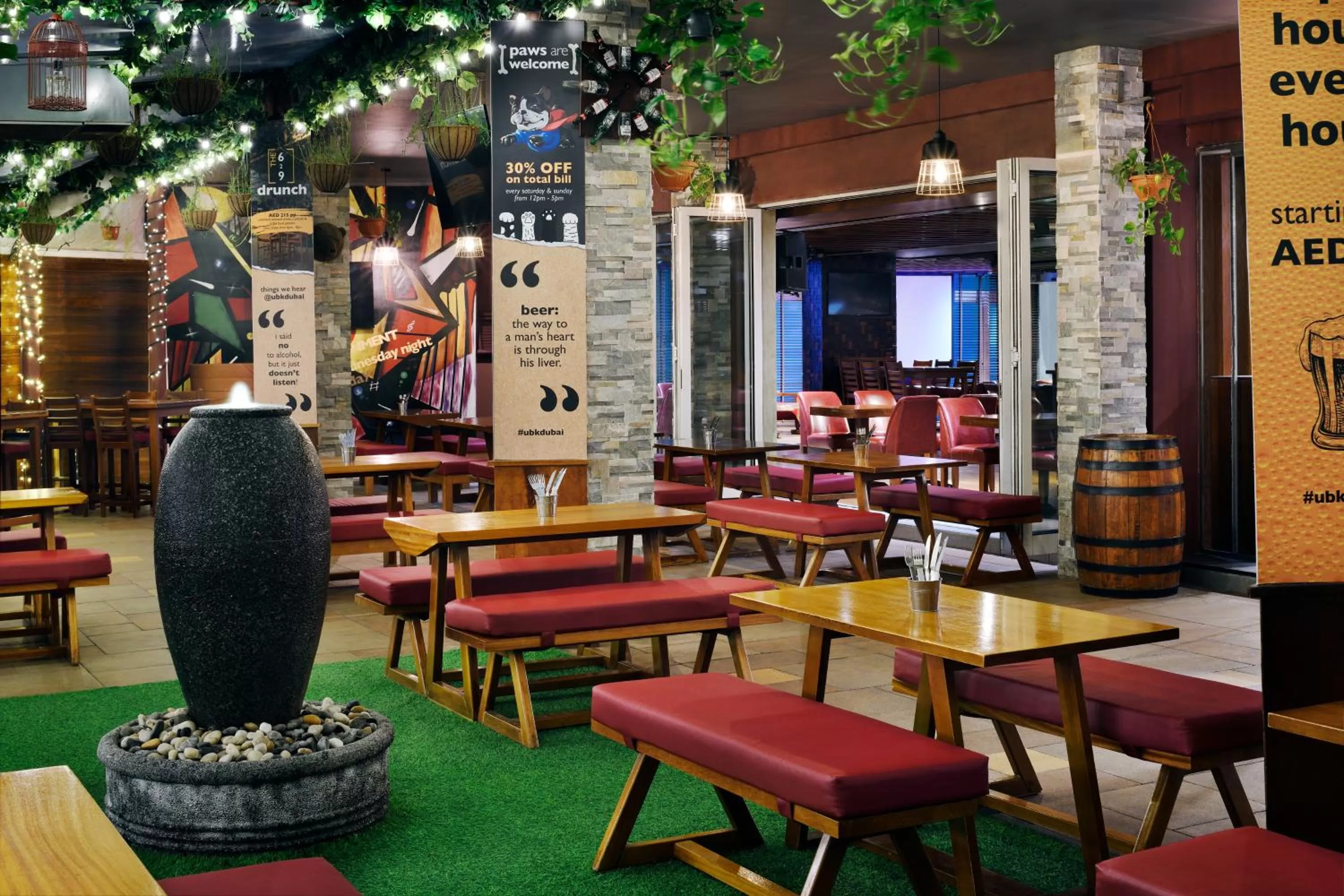 Restaurant/places to eat in Mövenpick Hotel Jumeirah Lakes Towers Dubai