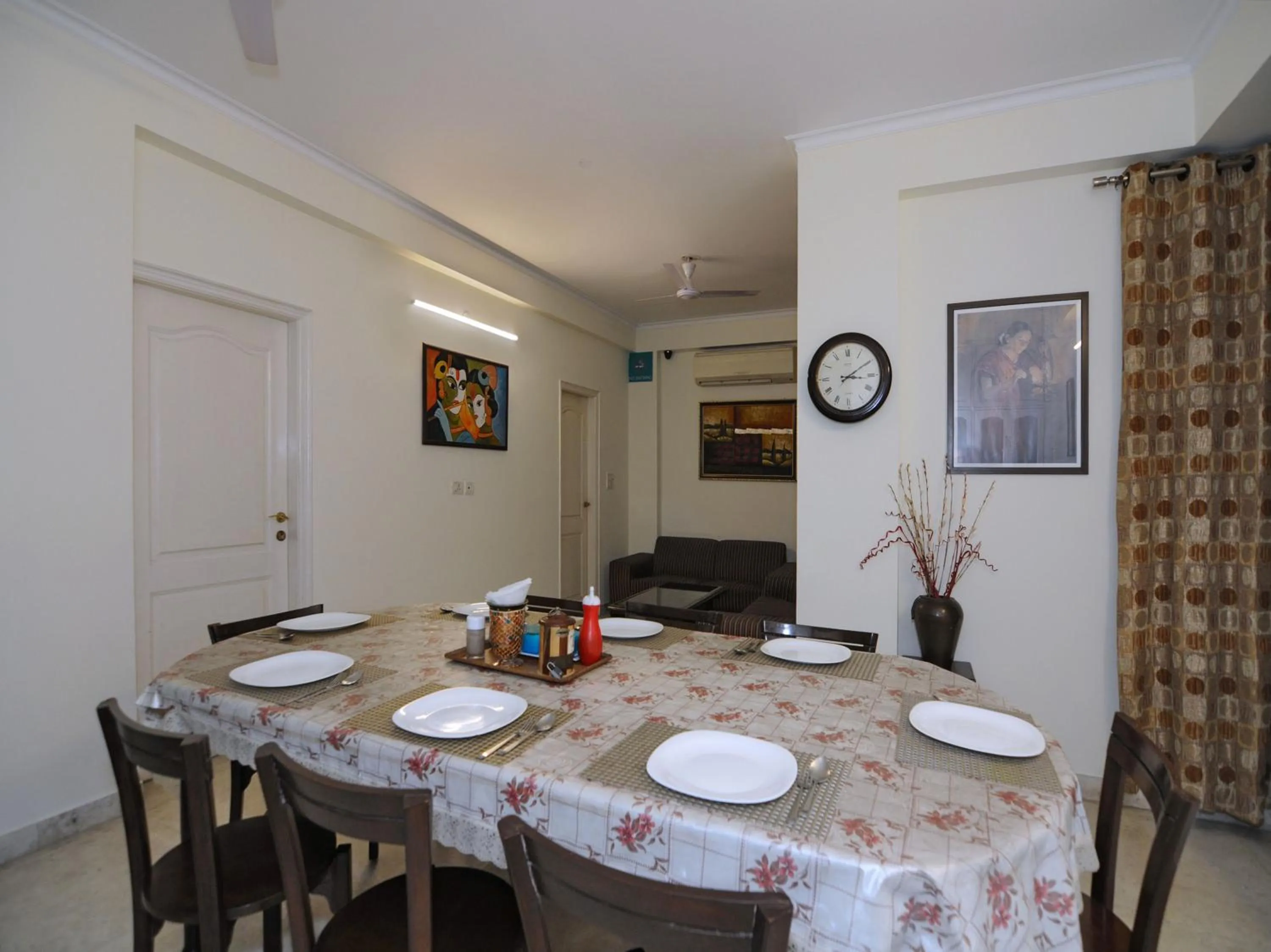 Restaurant/places to eat in Mehra Residency at The Airport