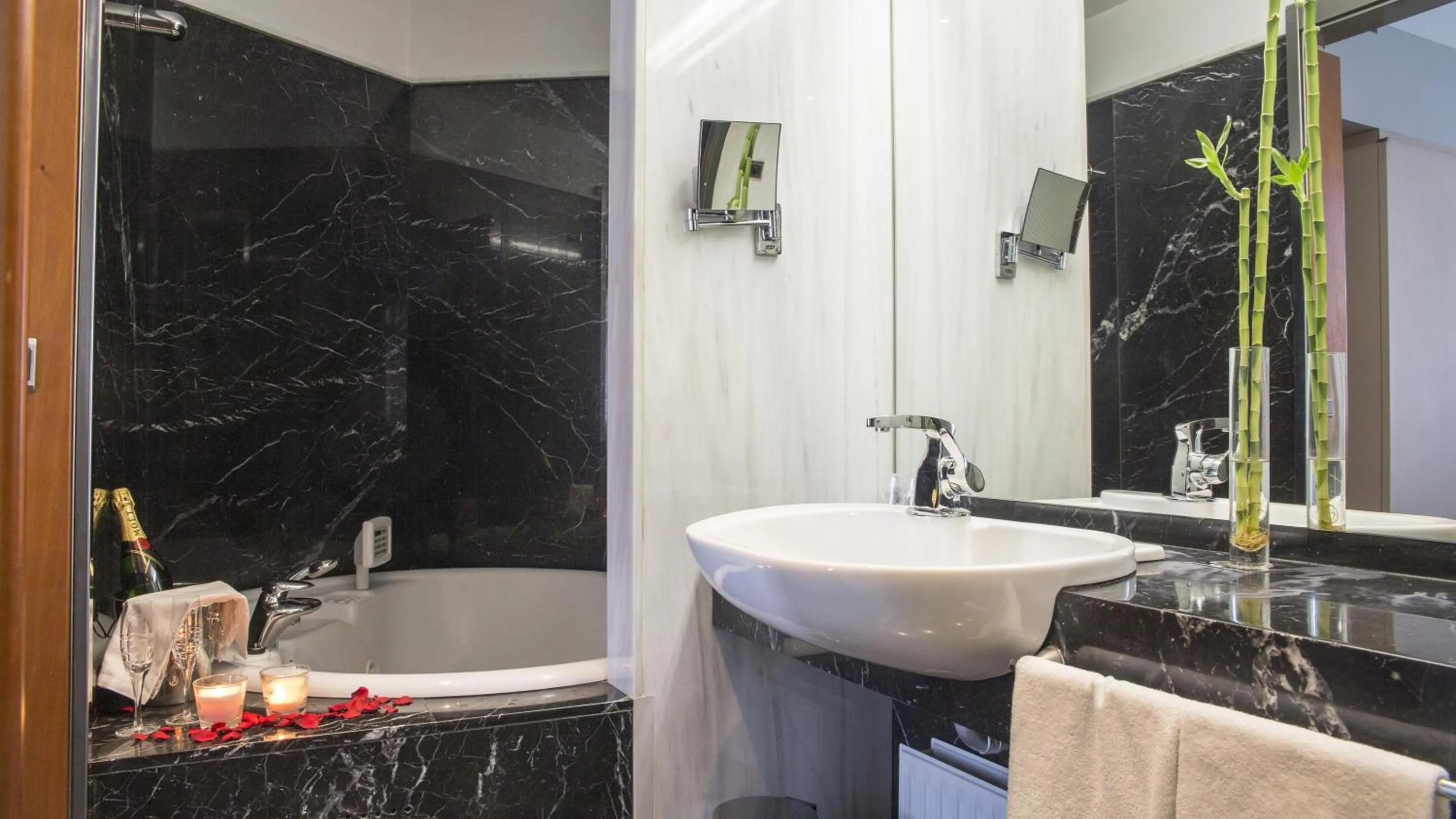 Bathroom in Gran Hotel Albacete